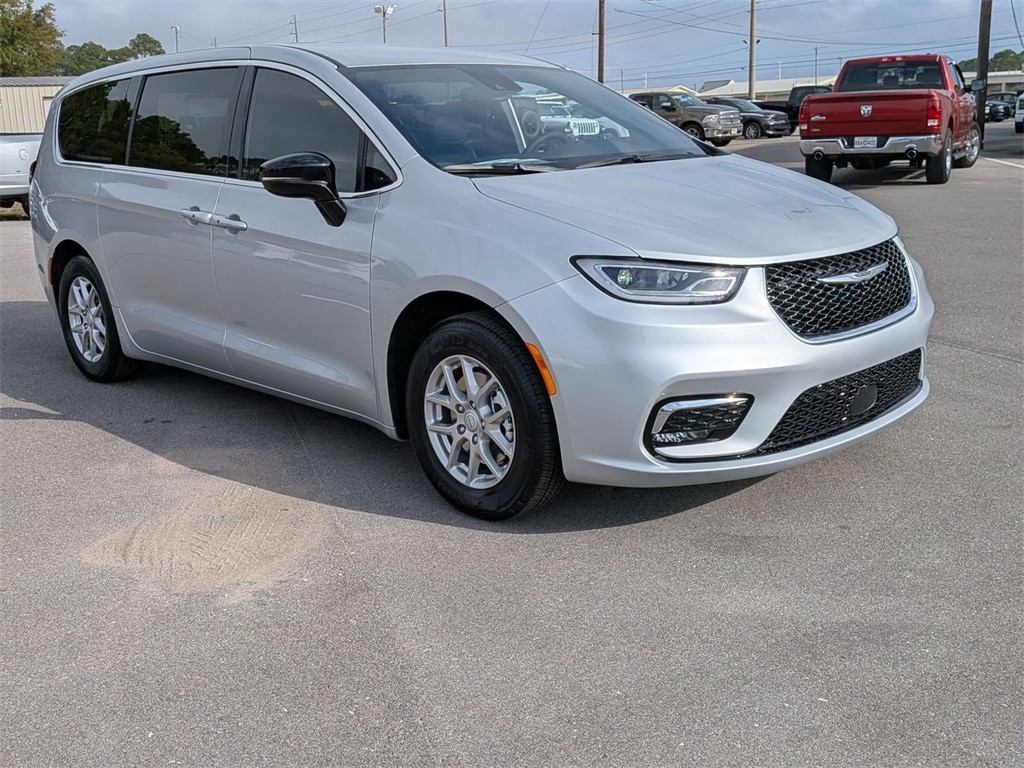 New 2026 Chrysler Pacifica Select Passenger Van
