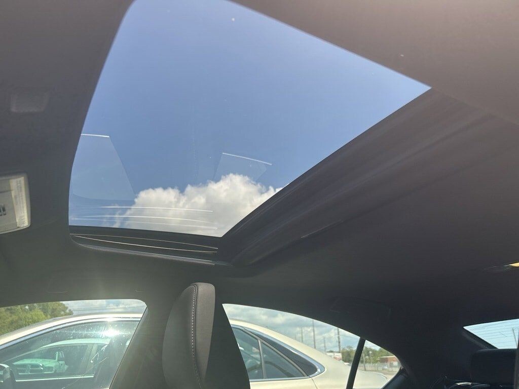2022 Lexus IS 300 photo 2