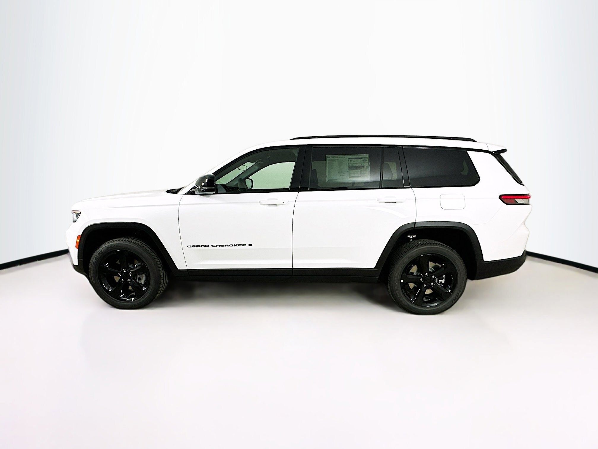 2025 Jeep Grand Cherokee Laredo Altitude X photo 3