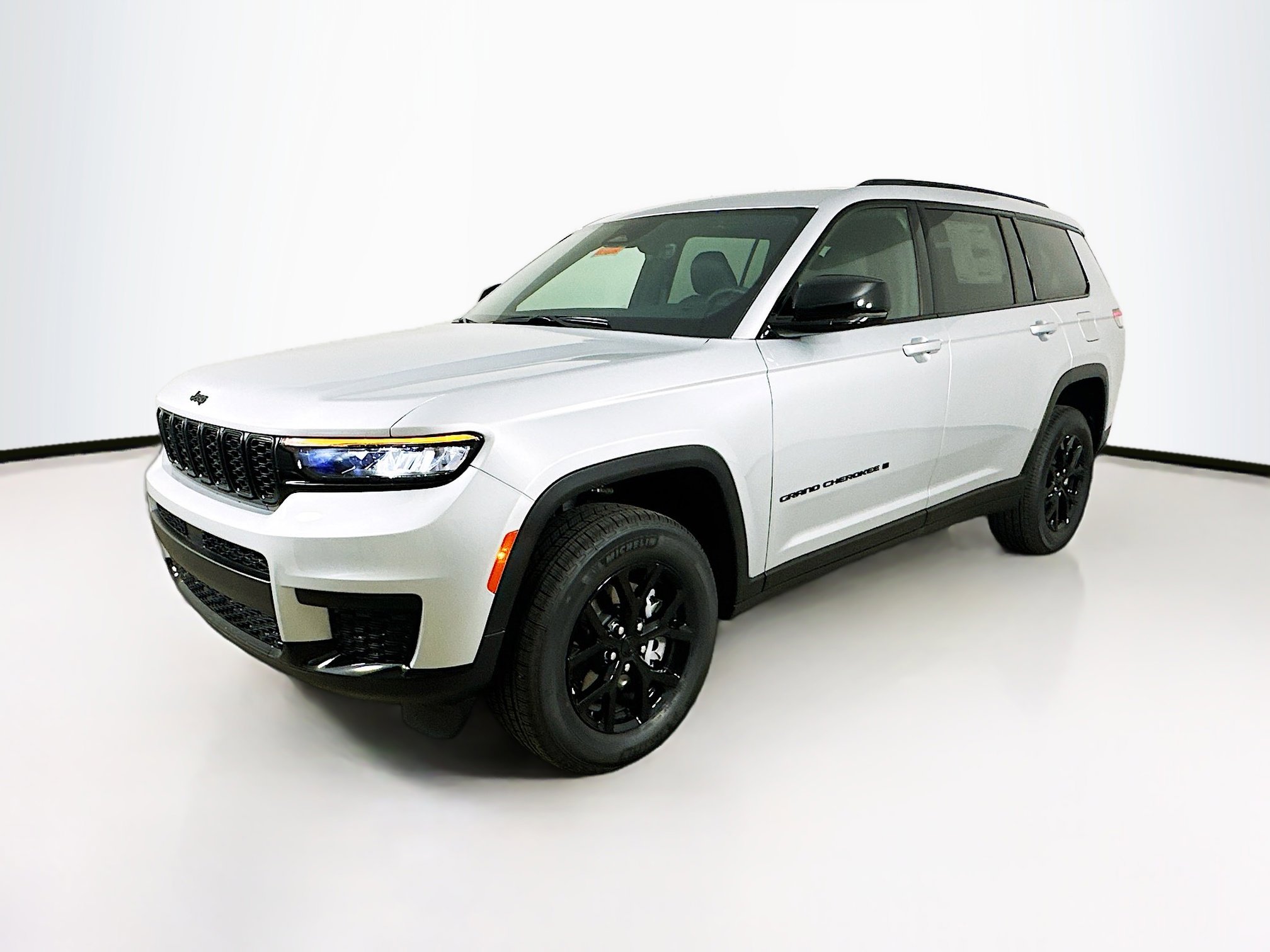 2025 Jeep Grand Cherokee Laredo photo 2