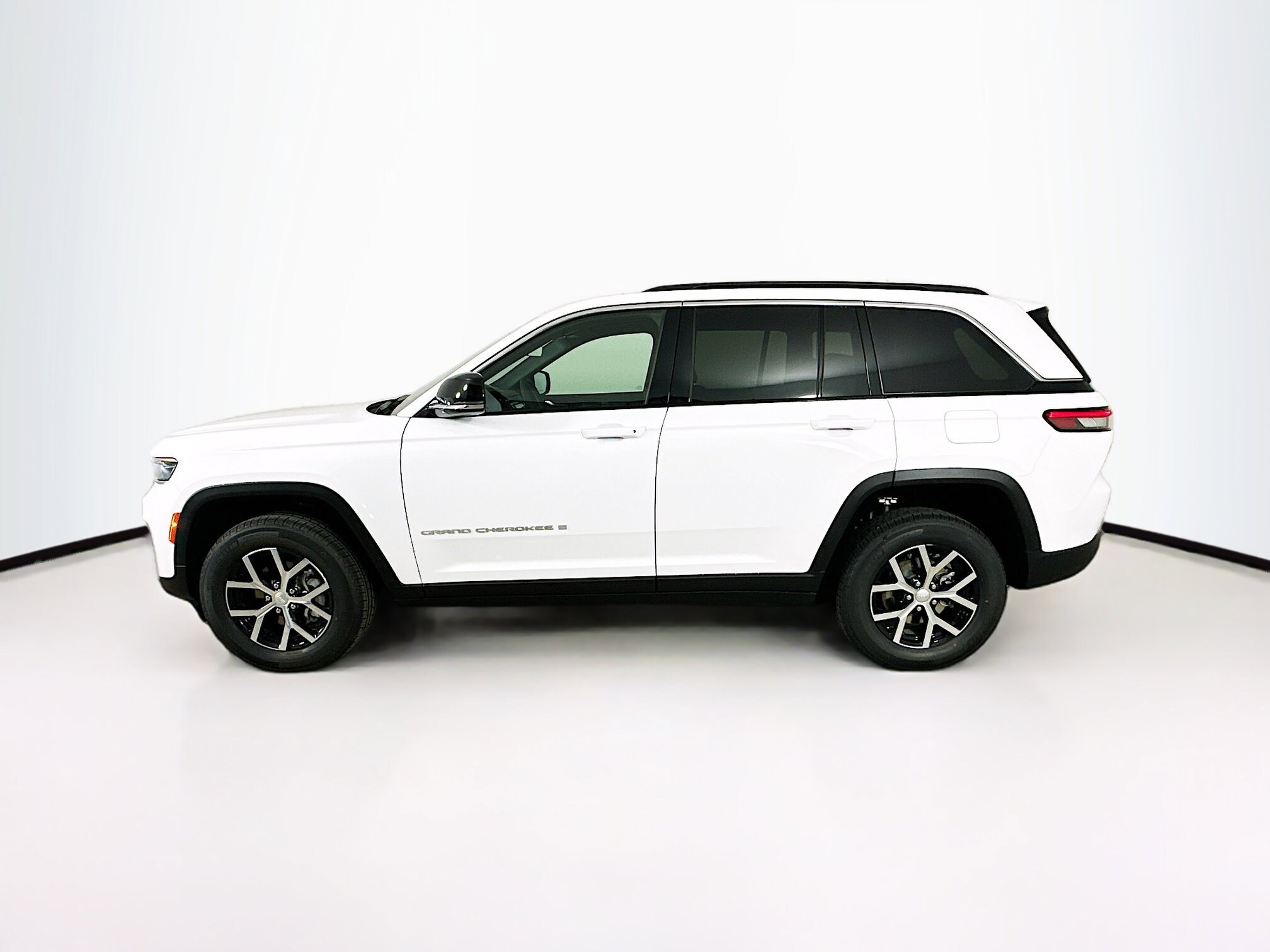 2025 Jeep Grand Cherokee Limited photo 3