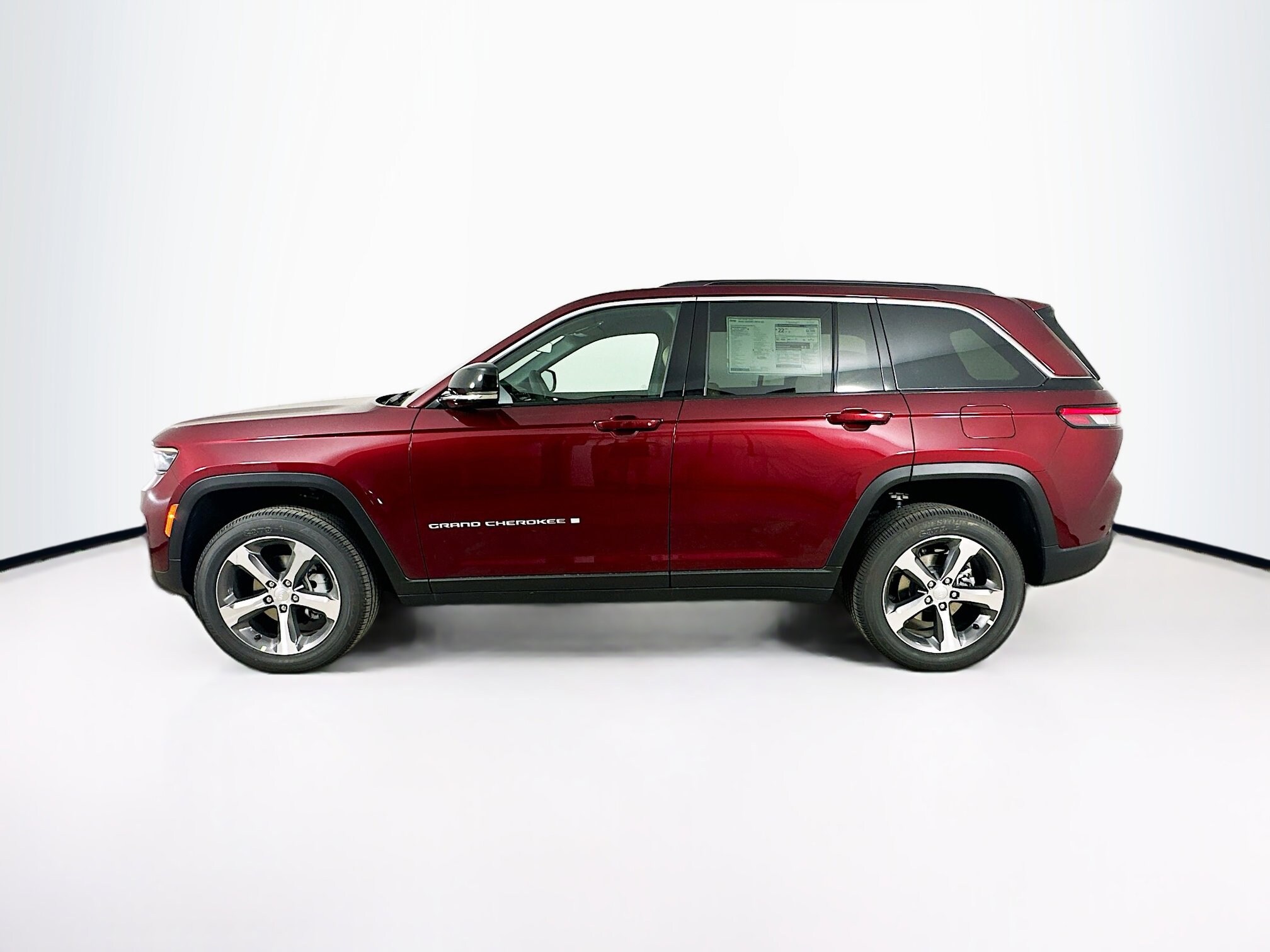2025 Jeep Grand Cherokee Limited photo 2