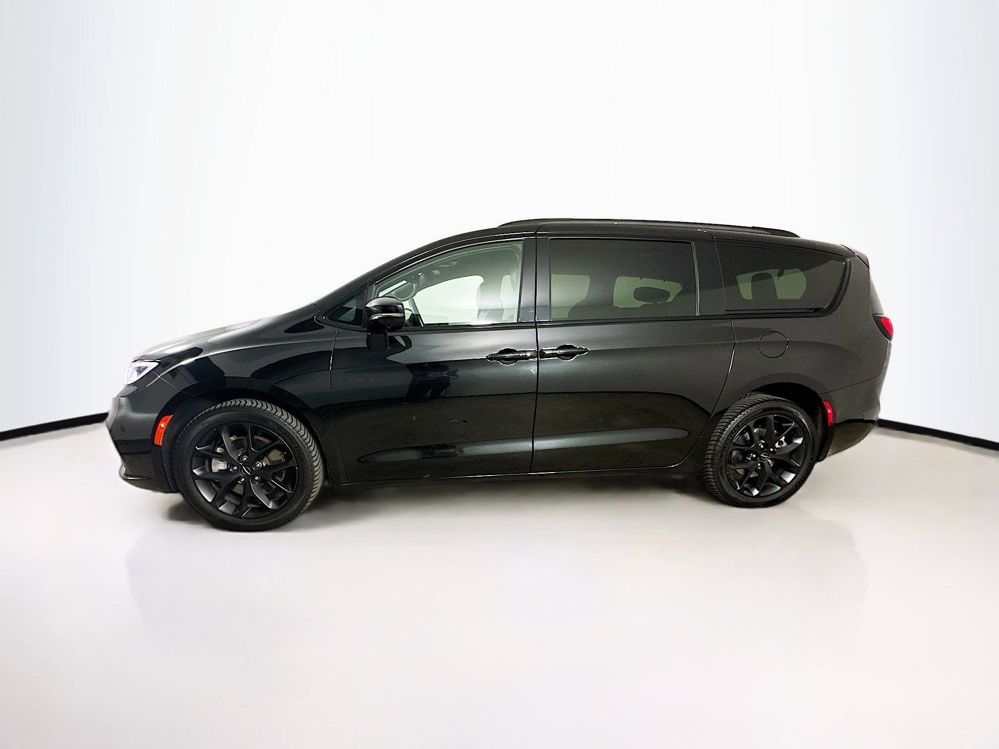 2021 Chrysler Pacifica Limited photo 2