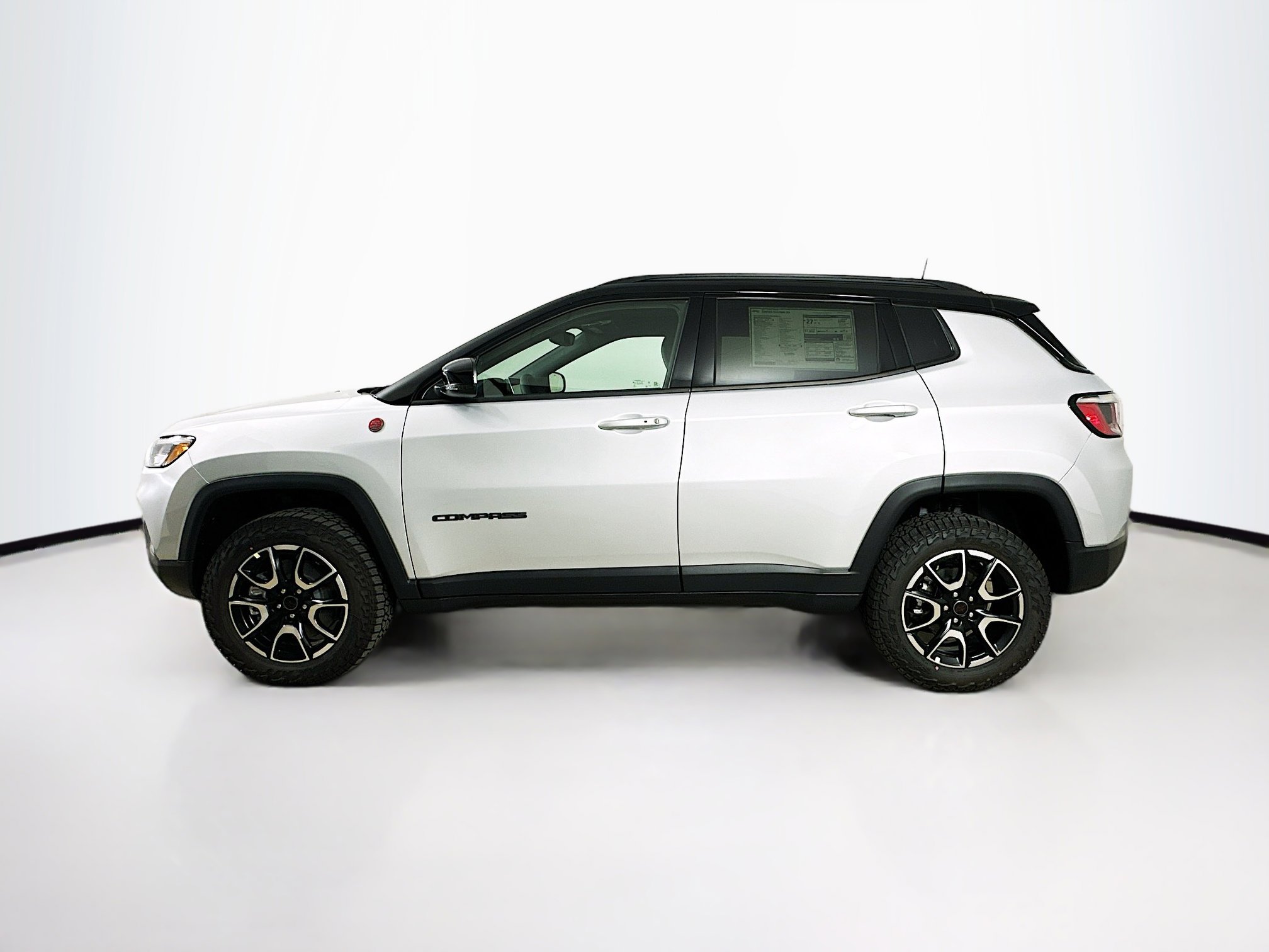2025 Jeep Compass Trailhawk photo 3