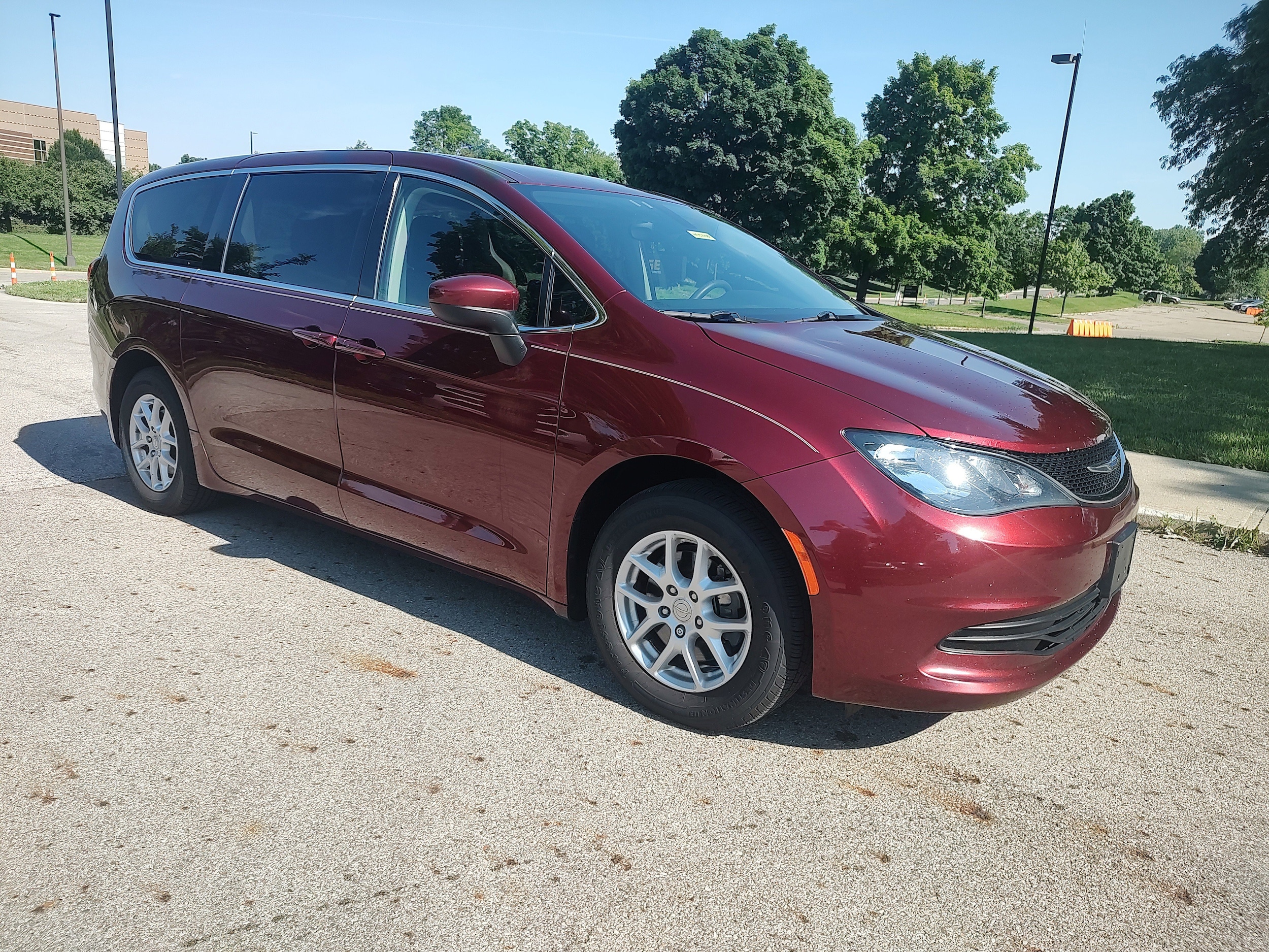 2017 Chrysler Pacifica Touring's photo