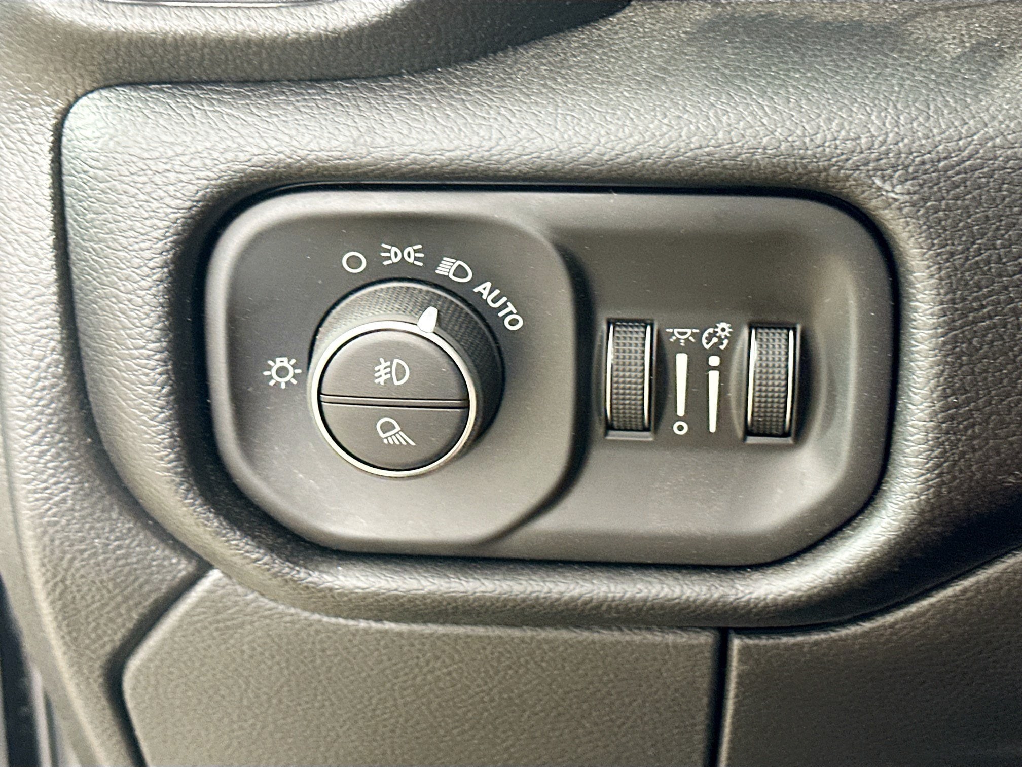 2026 RAM 2500 Laramie - Photo 10