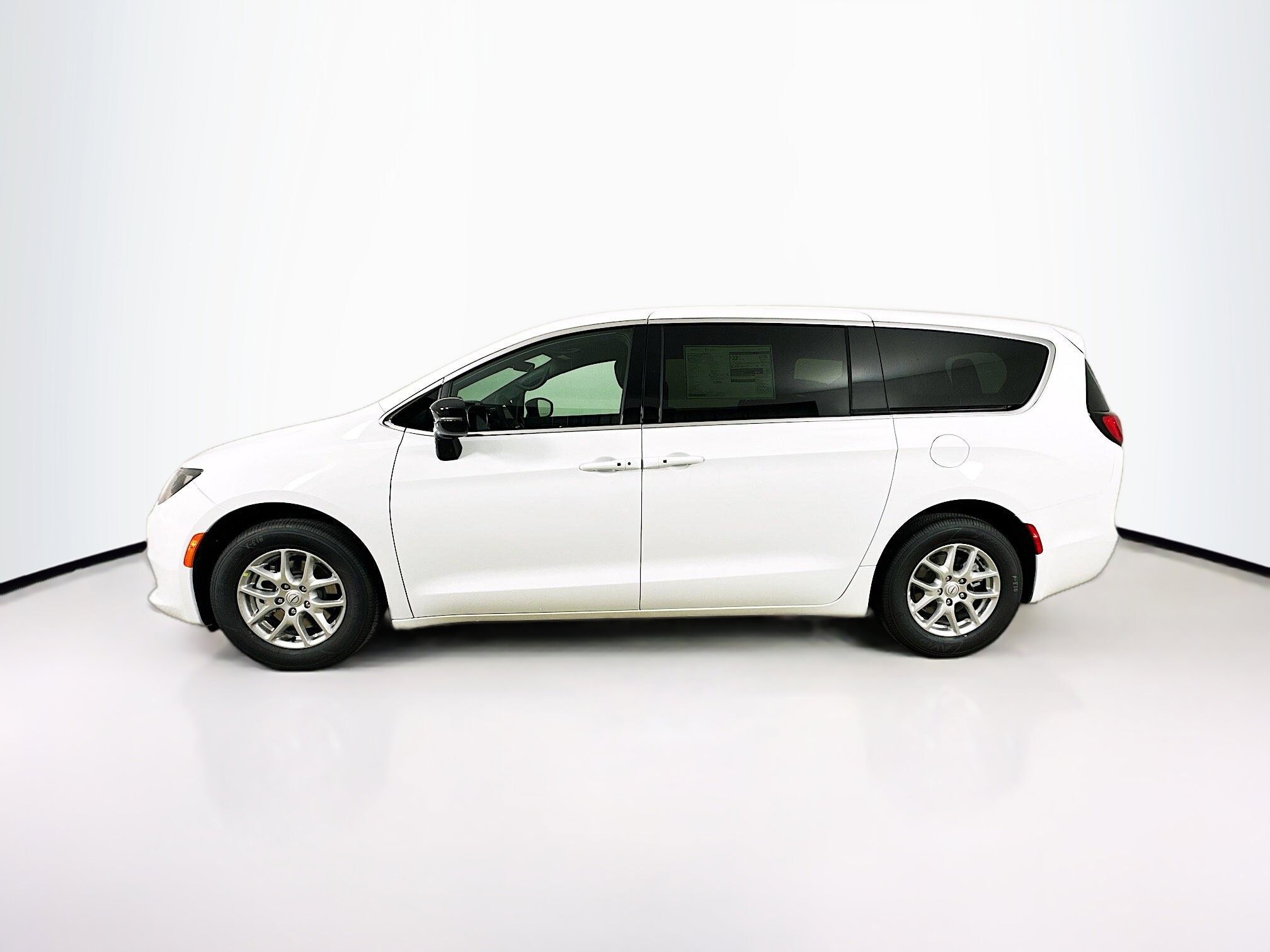 2026 Chrysler Voyager LX photo 4