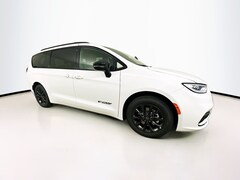 2025 Chrysler Pacifica Select Passenger Van