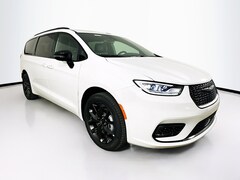 2026 Chrysler Pacifica Limited Passenger Van