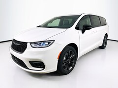 2026 Chrysler Pacifica Select Passenger Van