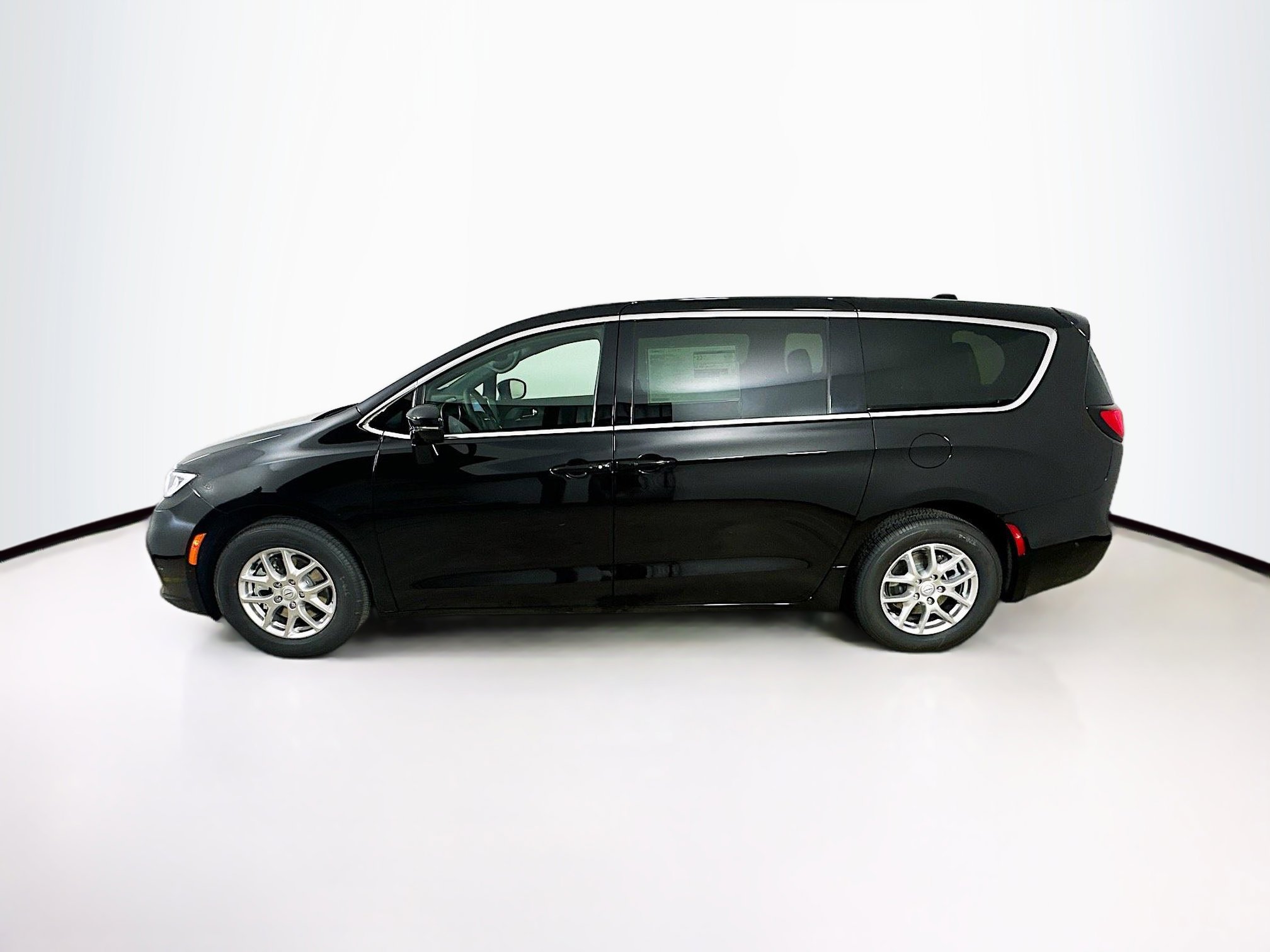2025 Chrysler Pacifica photo 3