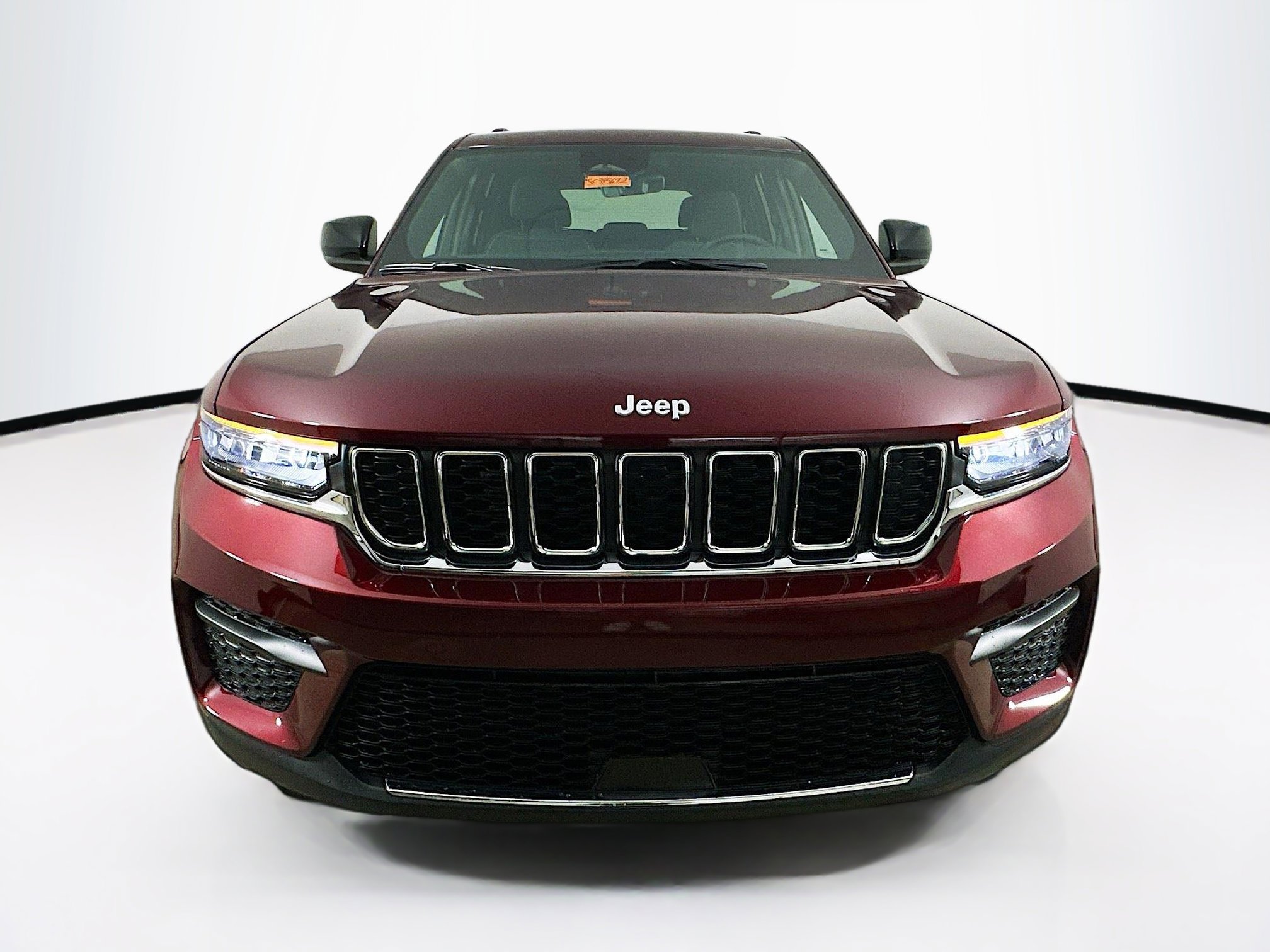 2025 Jeep Grand Cherokee Laredo photo 2