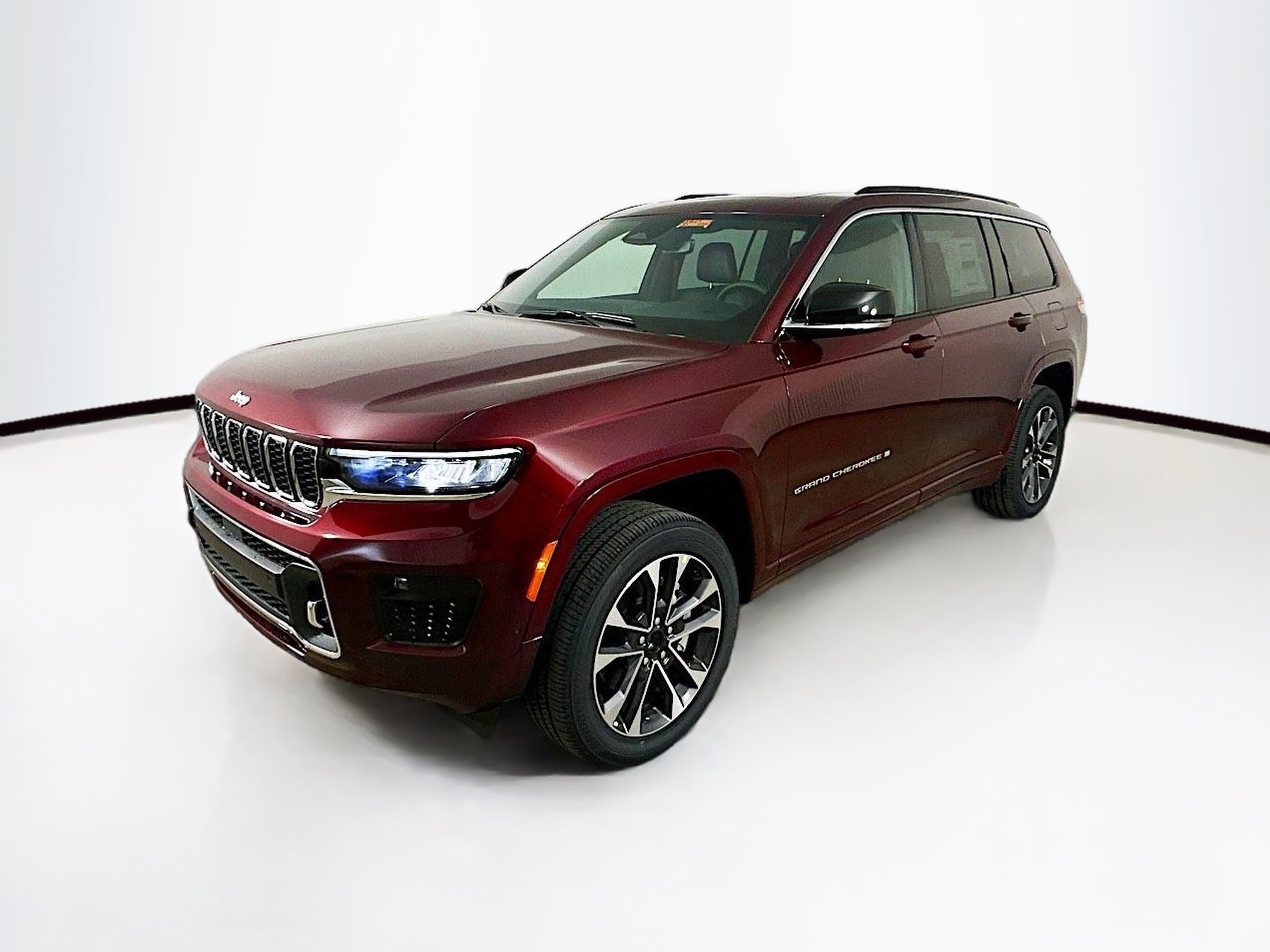 2025 Jeep Grand Cherokee Overland photo 3