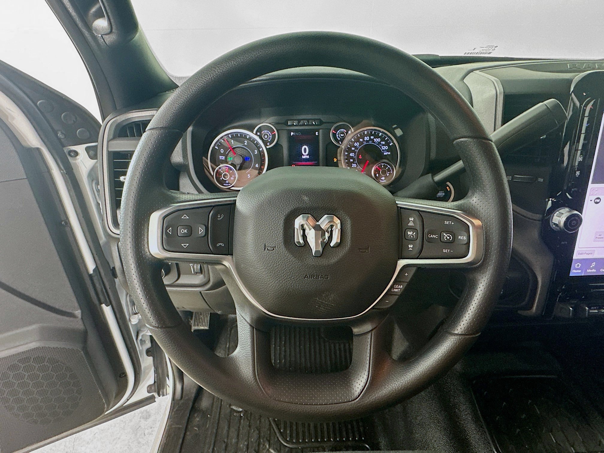 2026 RAM 3500 Chassis Tradesman - Photo 11