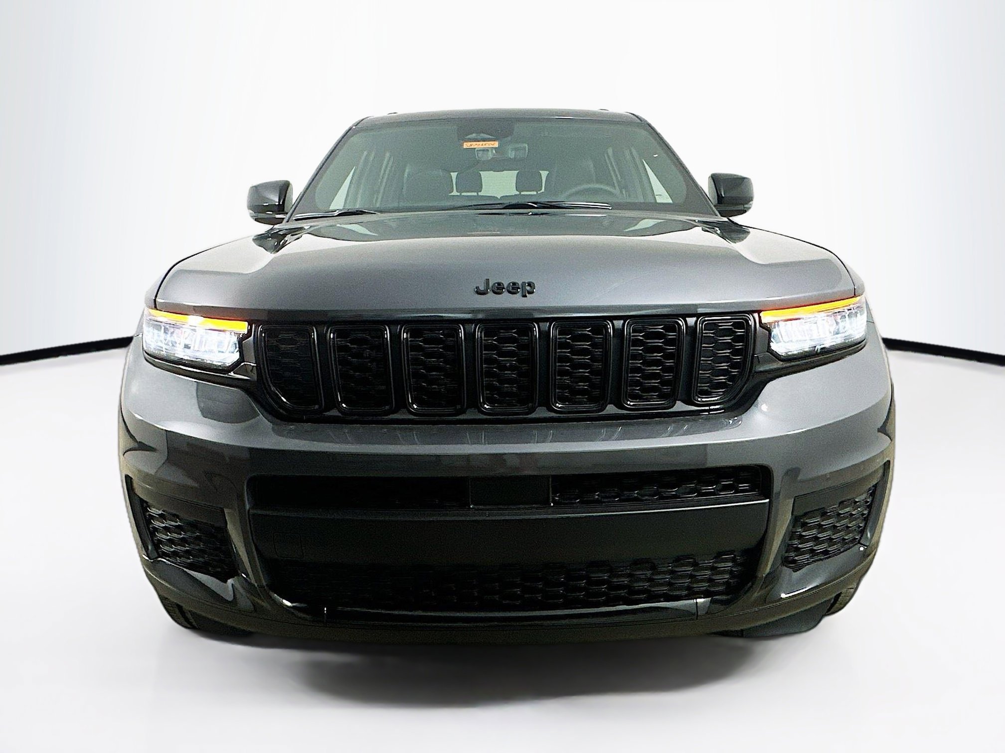 2025 Jeep Grand Cherokee Laredo Altitude X photo 2