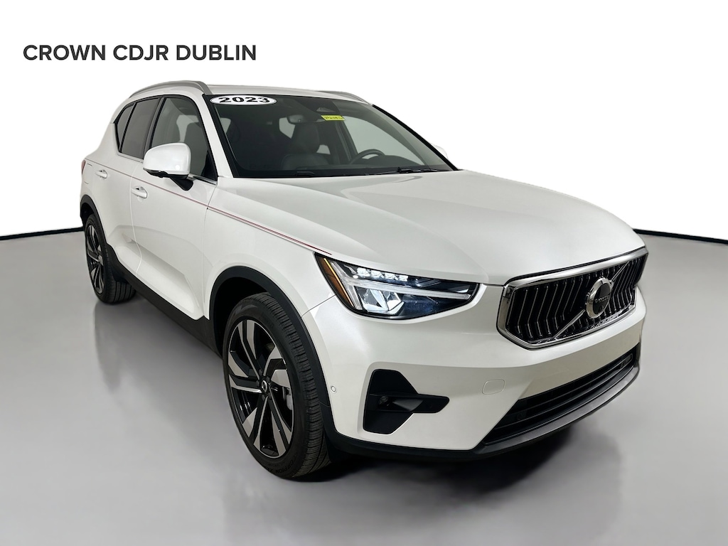 Used 2023 Volvo XC40 Plus Bright Theme B5 AWD Plus Bright Theme