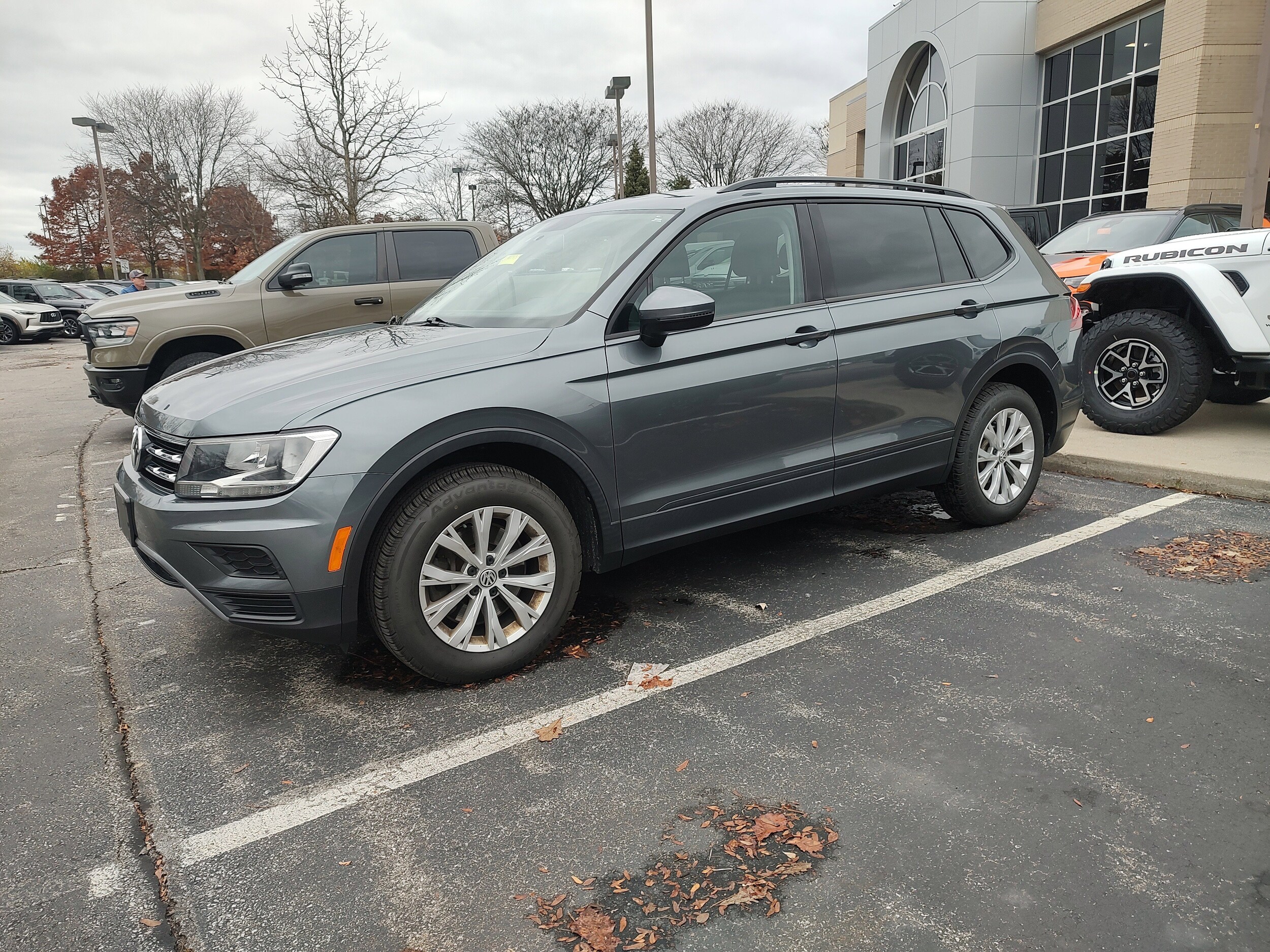 2018 Volkswagen Tiguan S photo 3