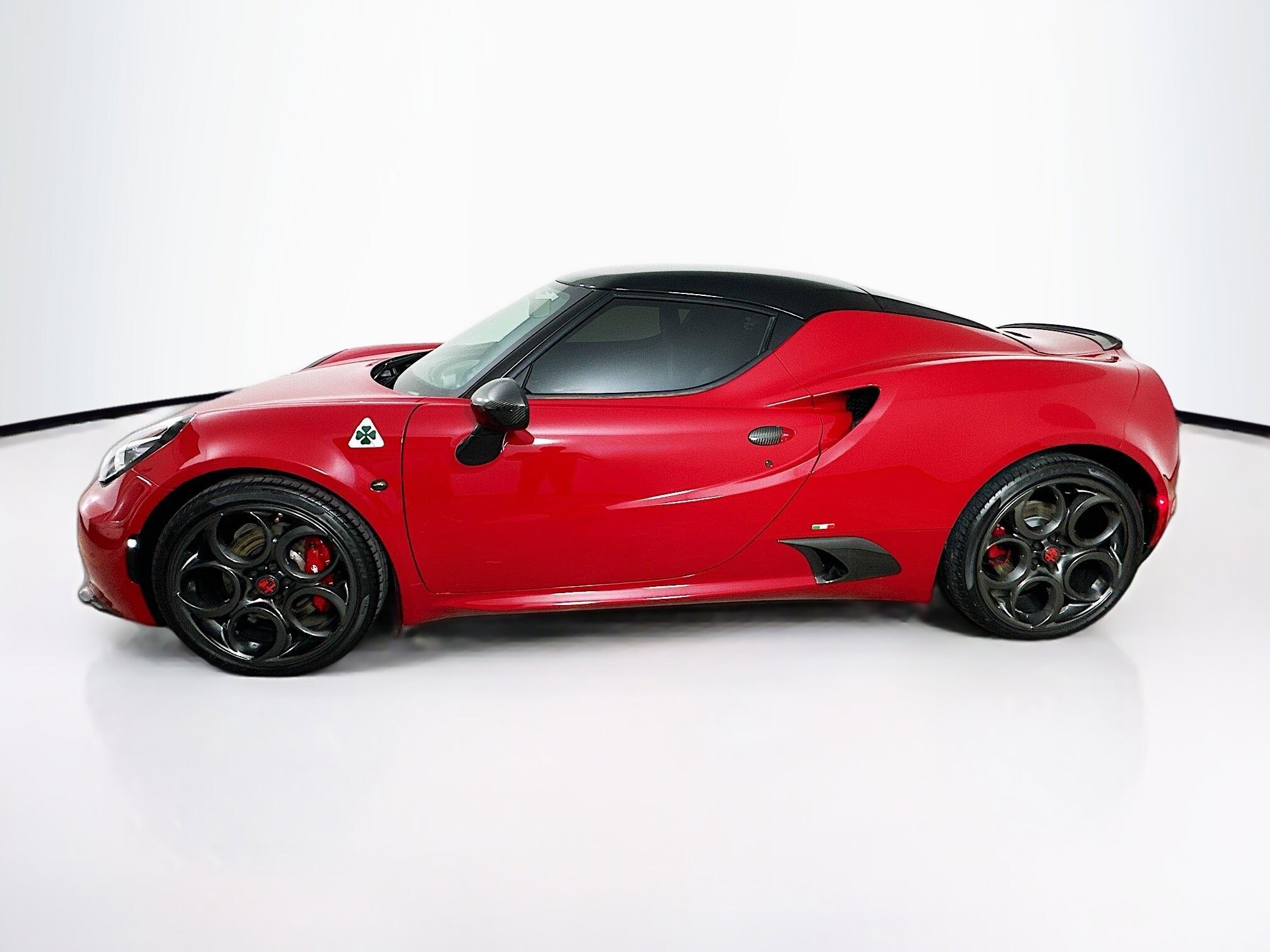 2015 Alfa Romeo 4C Coupe photo 4