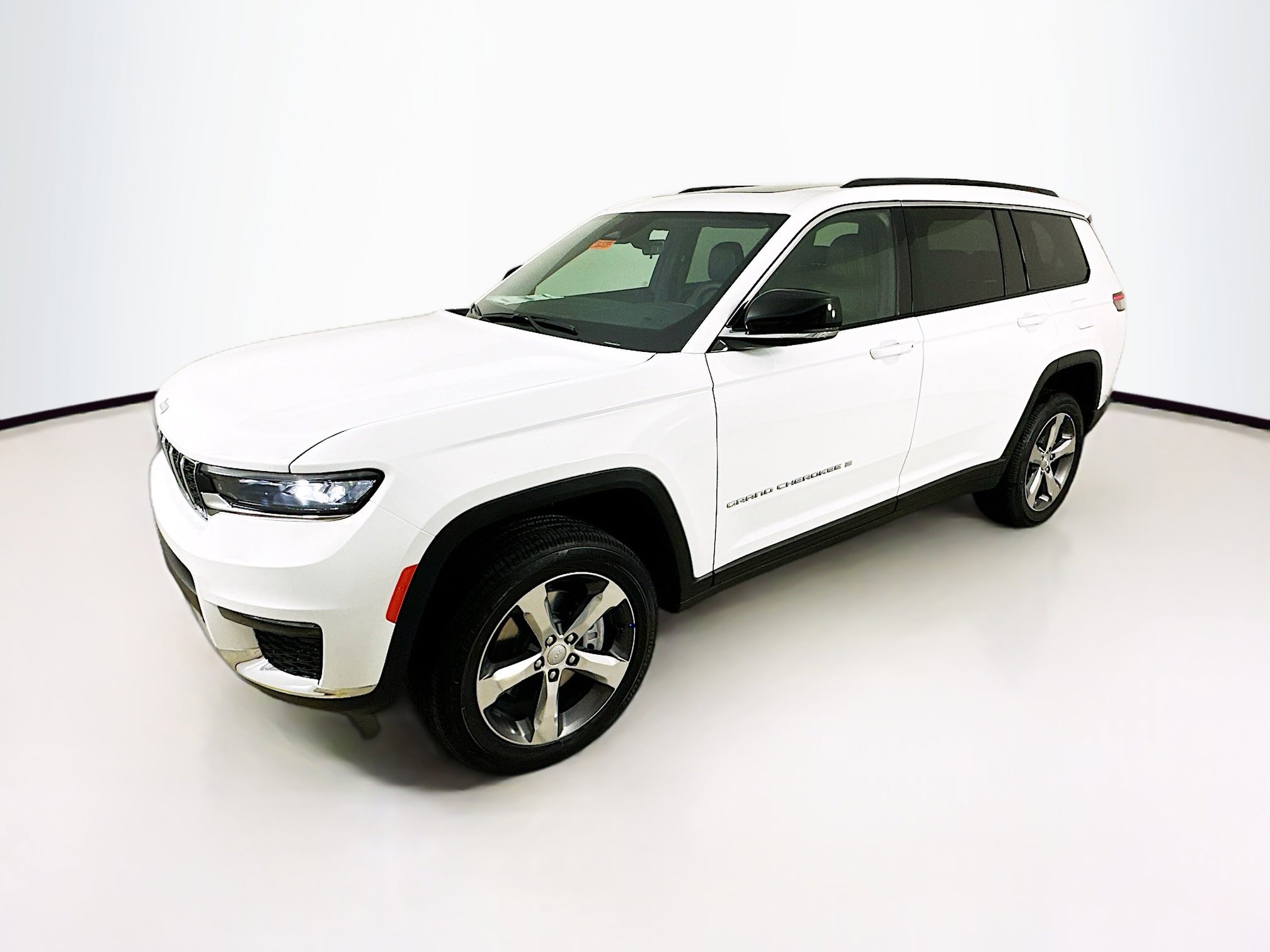 2025 Jeep Grand Cherokee Limited photo 3