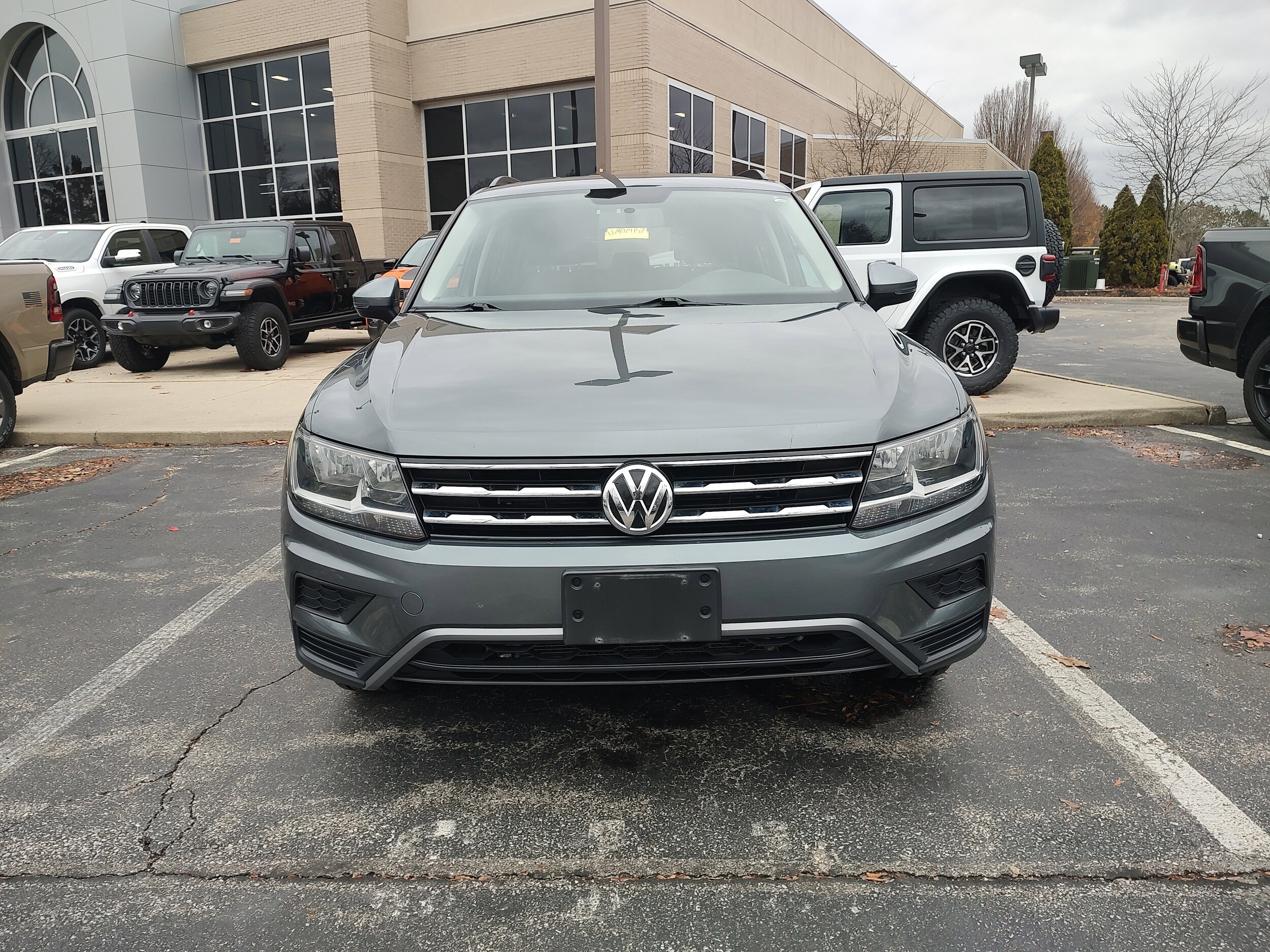 2018 Volkswagen Tiguan S photo 2
