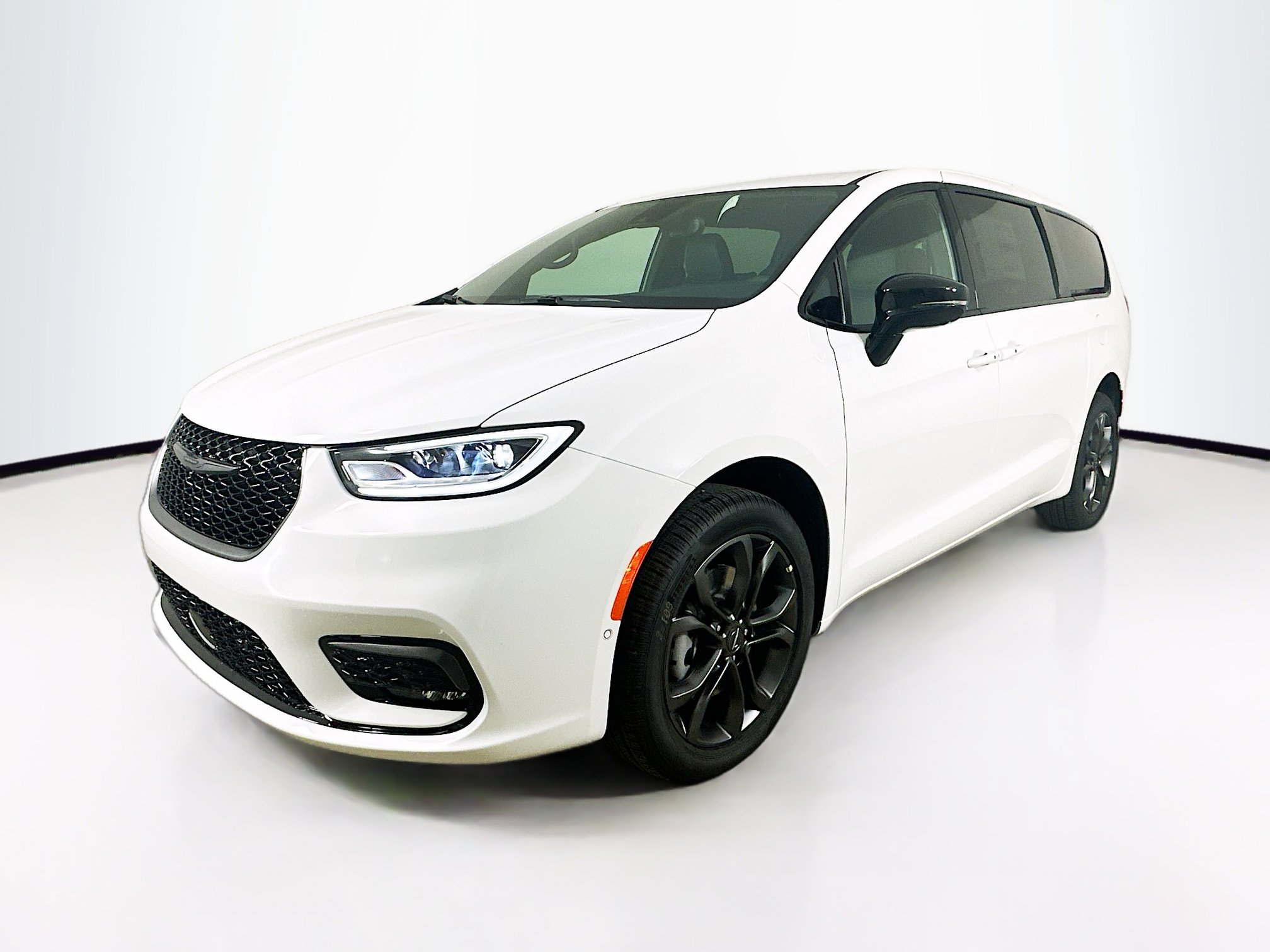 2026 Chrysler Pacifica Select's photo