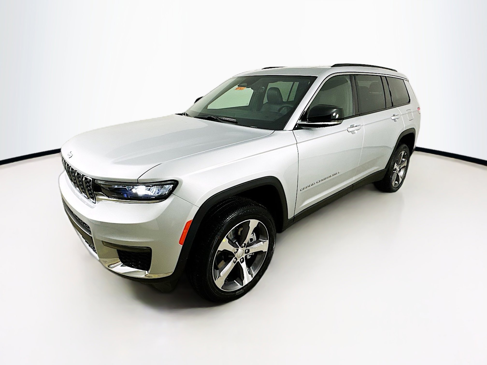 2025 Jeep Grand Cherokee Limited photo 3
