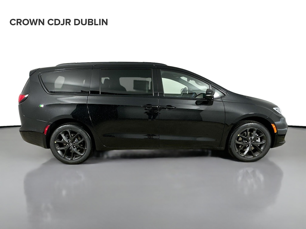 New 2026 Chrysler Pacifica Limited Passenger Van