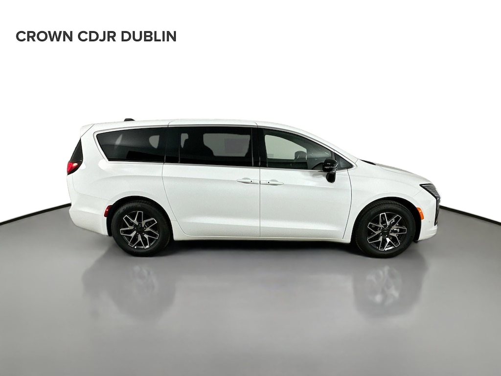 New 2027 Chrysler Pacifica Limited Passenger Van