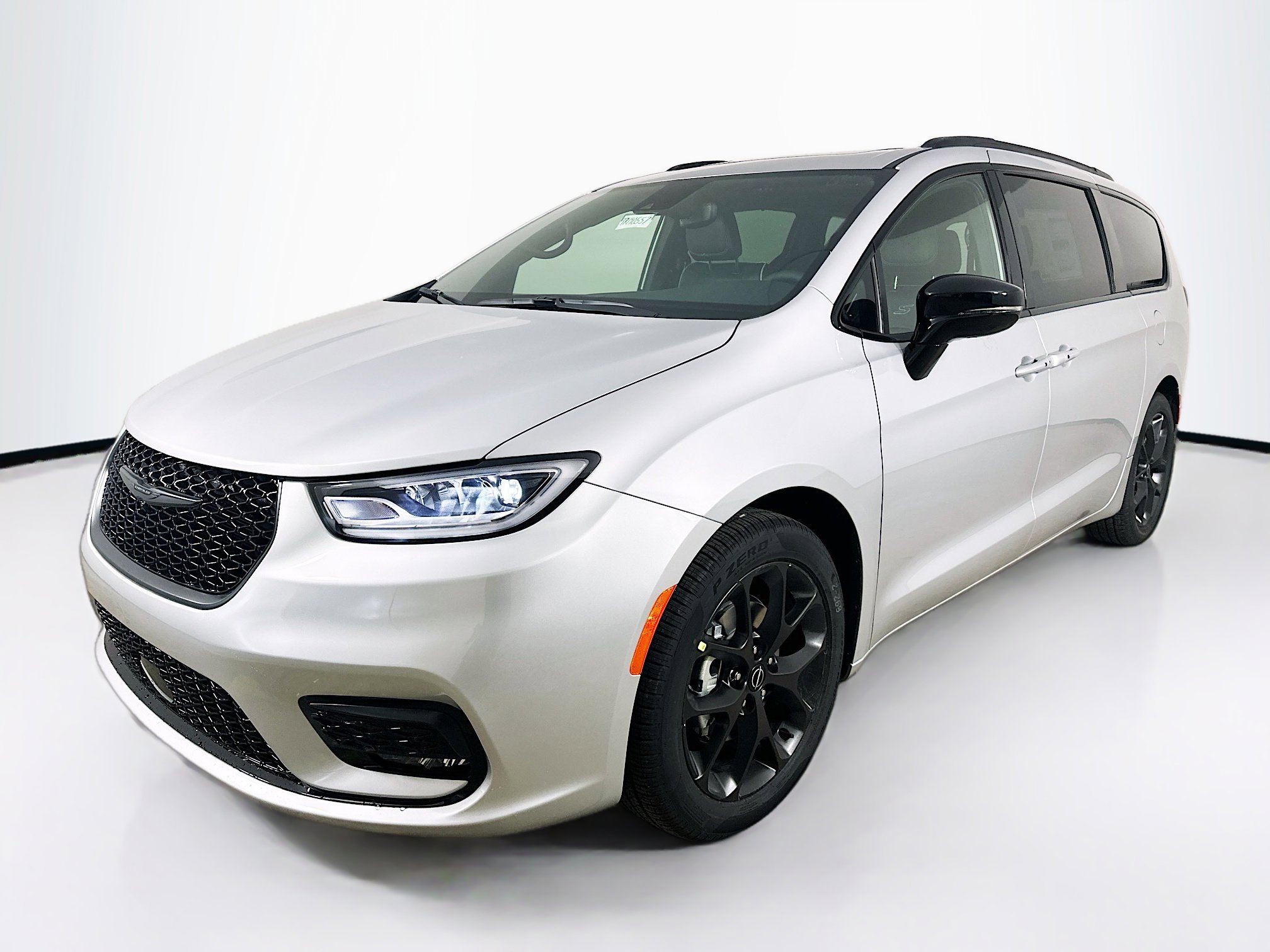 2026 Chrysler Pacifica Limited's photo