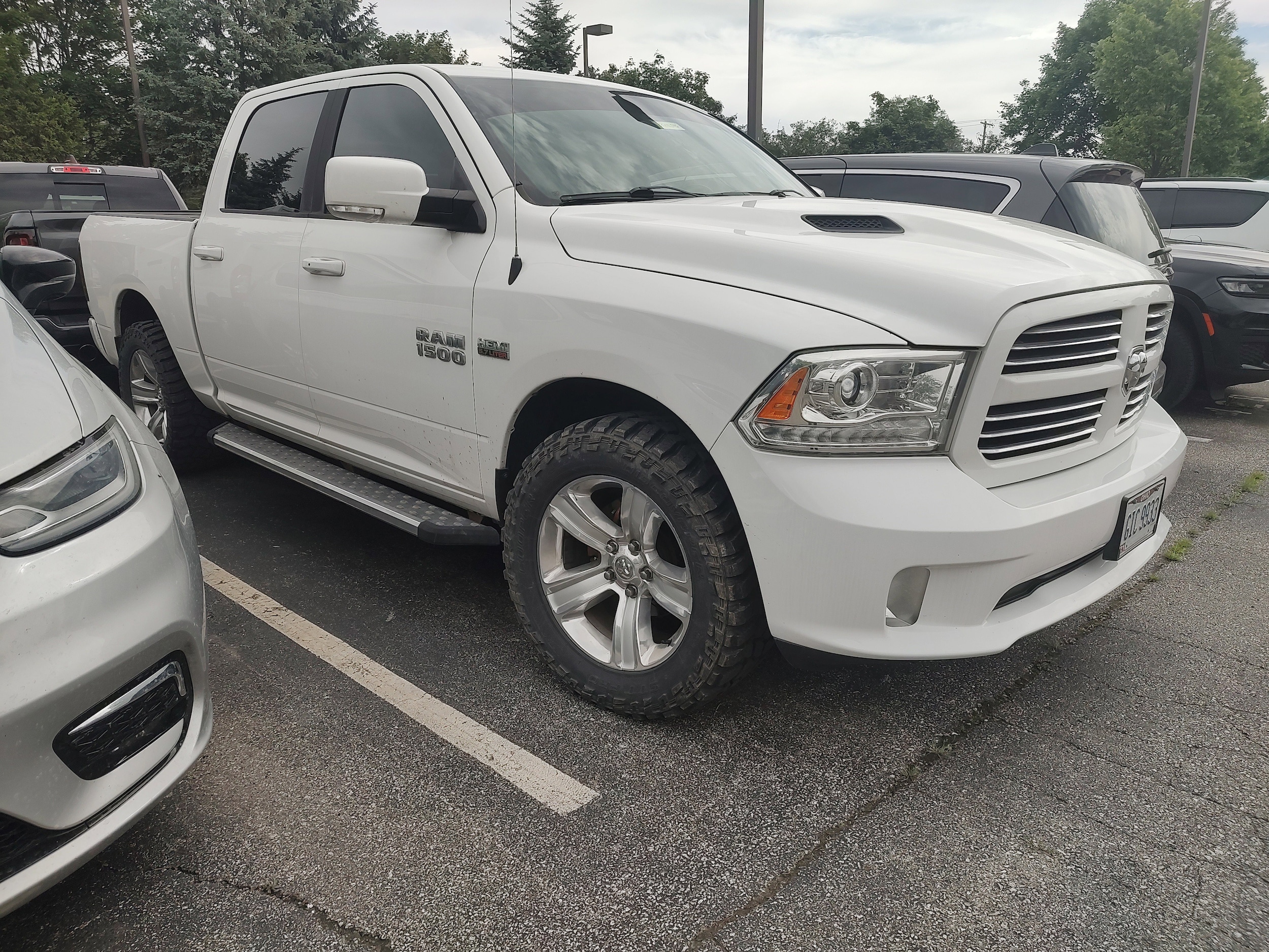 2016 RAM 1500 Sport 4x4 Crew Cab 5'7's photo