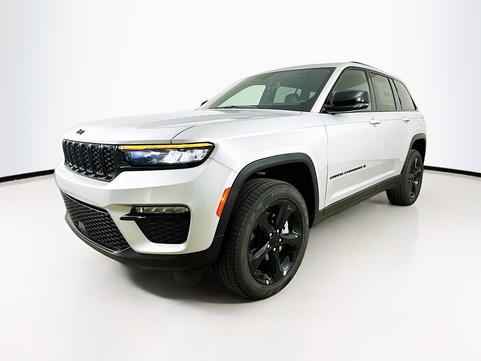 2025 Jeep Grand Cherokee Limited photo 3