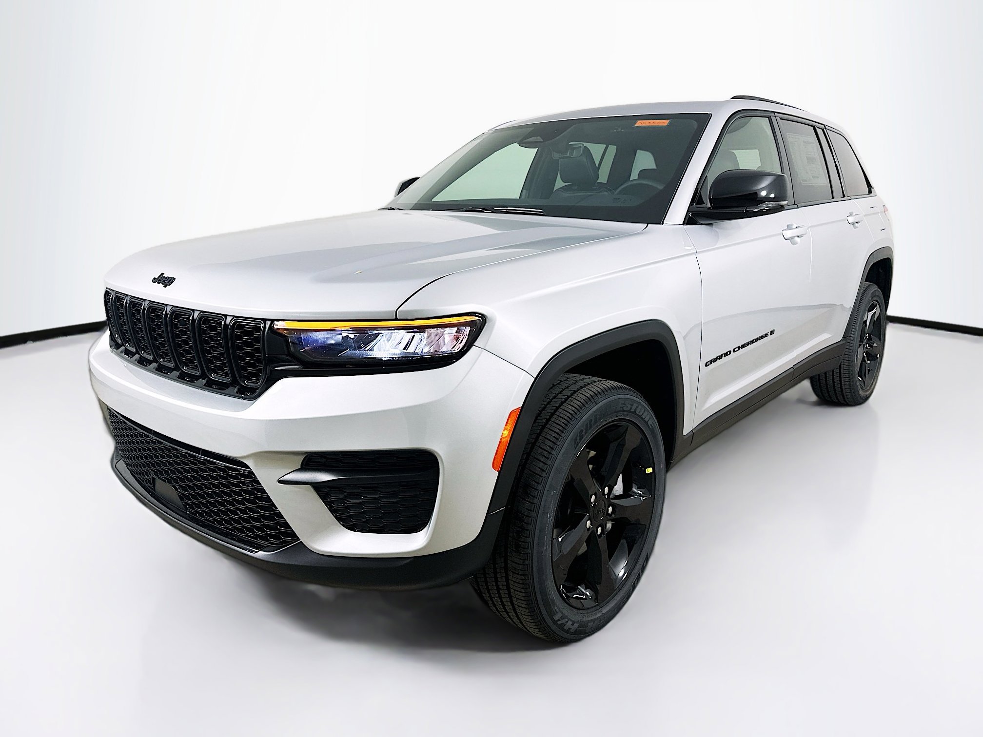 2025 Jeep Grand Cherokee Altitude's photo