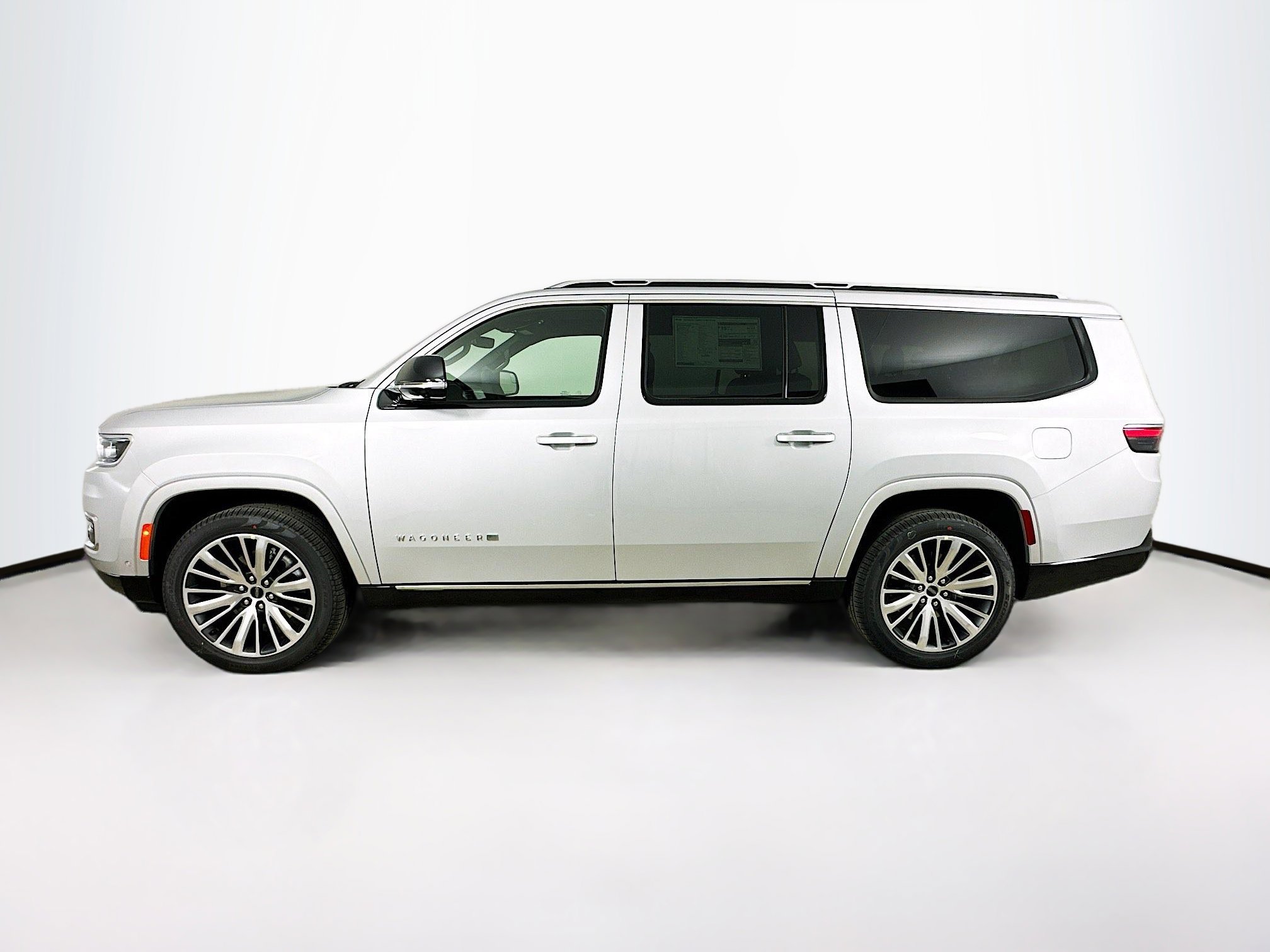 2025 Jeep Wagoneer L Series II photo 2