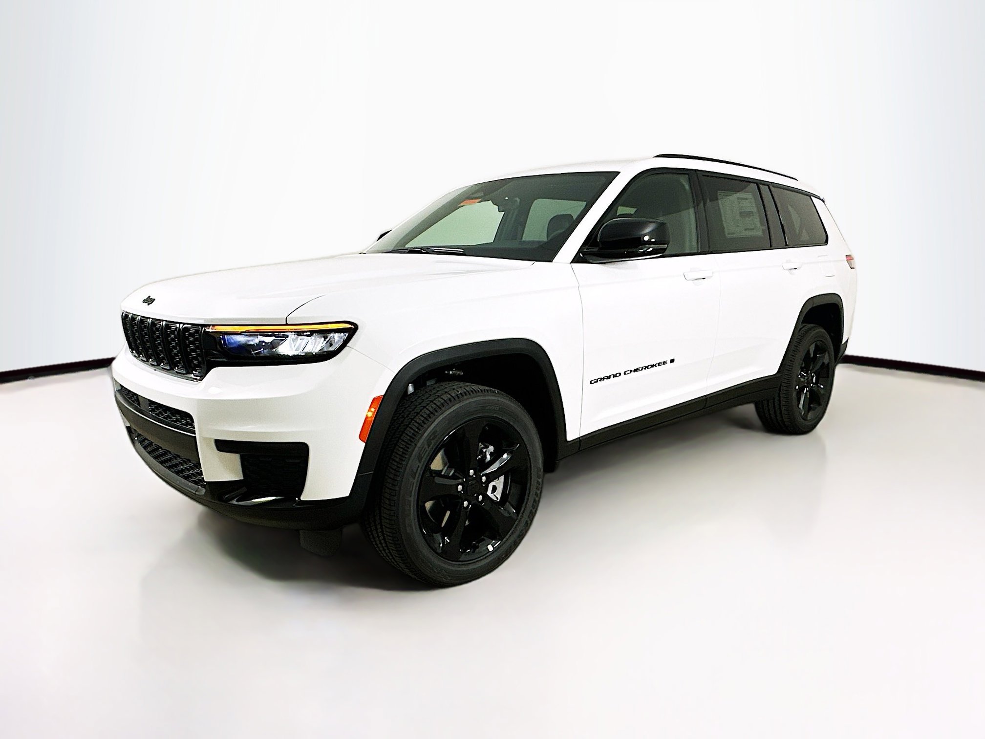 2025 Jeep Grand Cherokee Laredo Altitude X photo 2