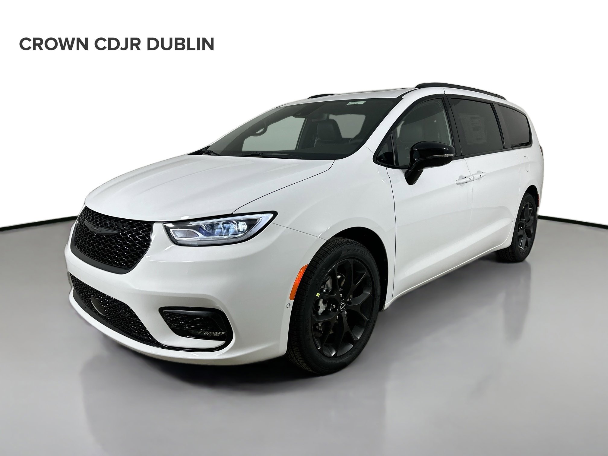 2026 Chrysler Pacifica Limited's photo