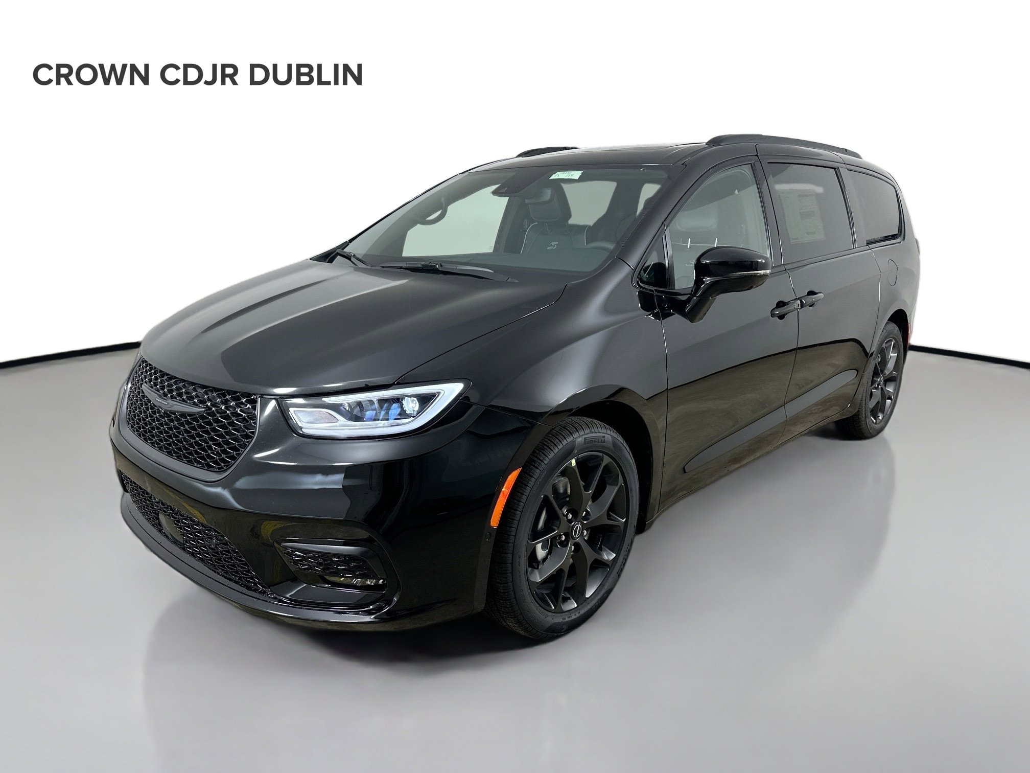 2026 Chrysler Pacifica Limited's photo