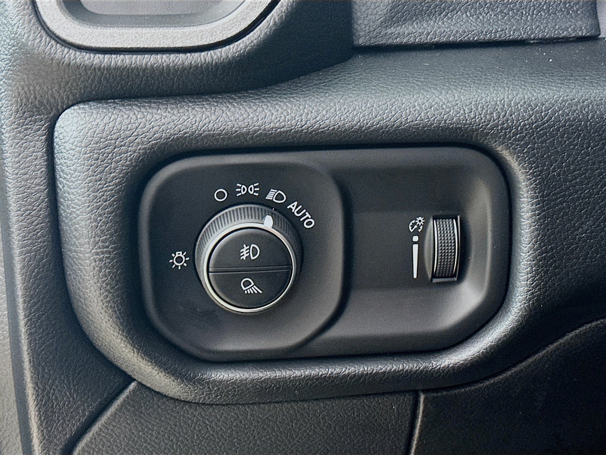 2026 RAM 3500 Chassis Tradesman - Photo 10