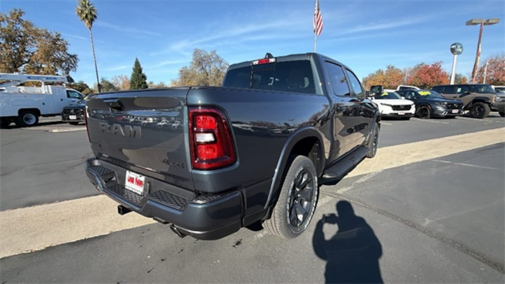 New 2026 Ram 1500 BIG HORN CREW CAB 4X4 5'7 BOX Pickup