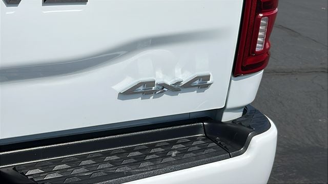 2026 RAM 3500 Laramie - Photo 13