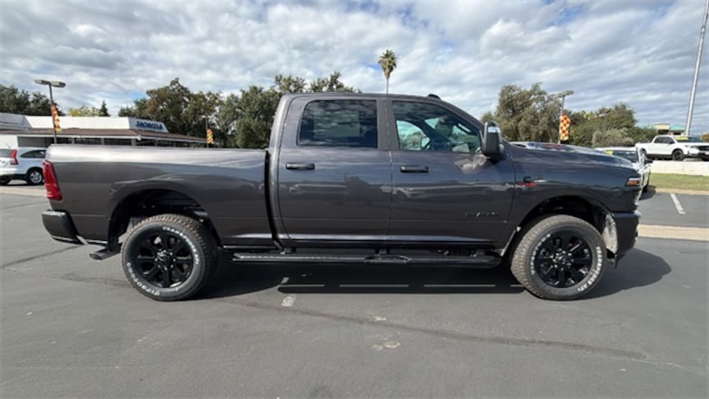 New 2026 Ram 2500 LARAMIE CREW CAB 4X4 6'4 BOX Pickup