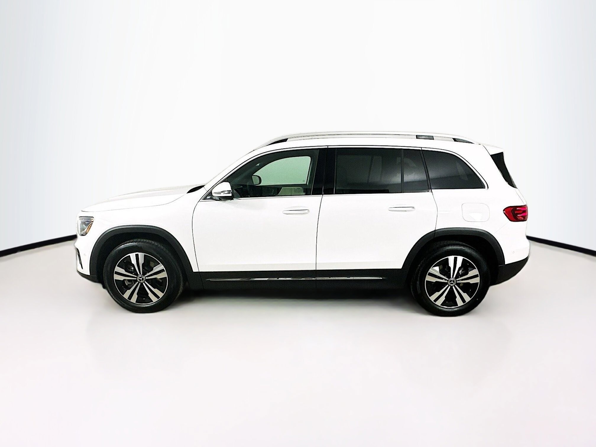 2025 Mercedes Benz GLB 250 4MATIC photo 2