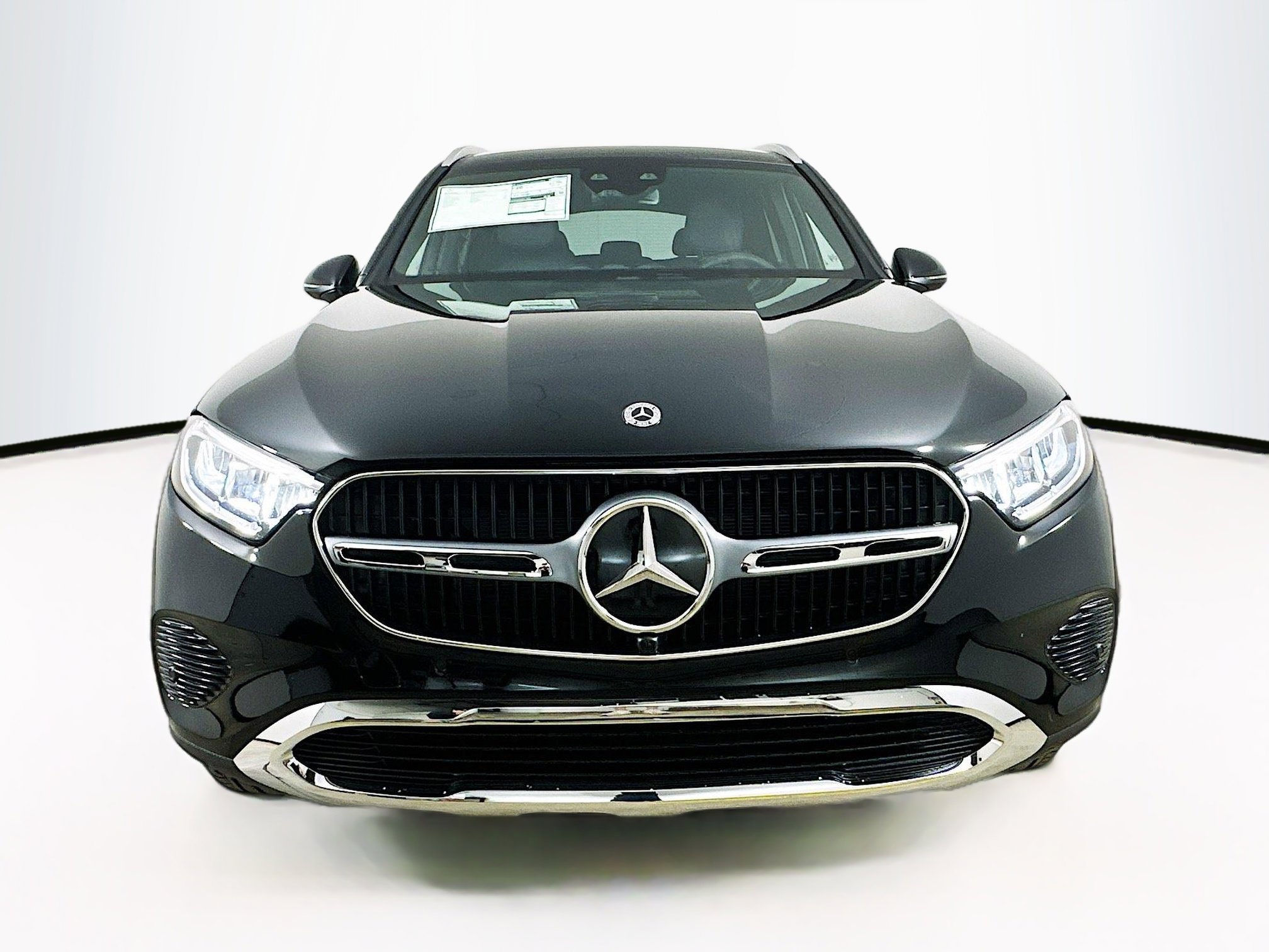 2025 Mercedes Benz GLC 300 4MATIC photo 2