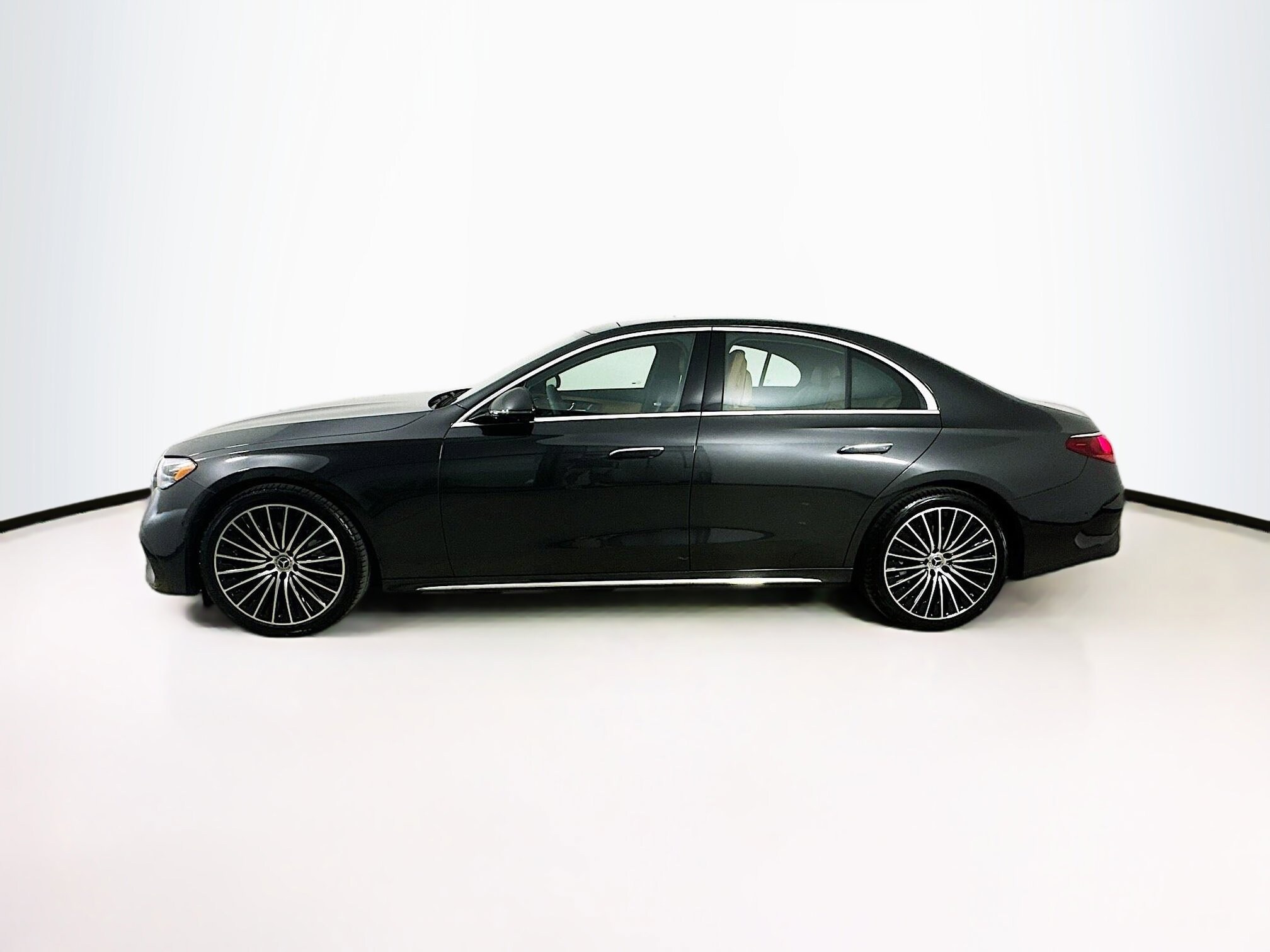 2025 Mercedes Benz E 350 4MATIC Sedan photo 4