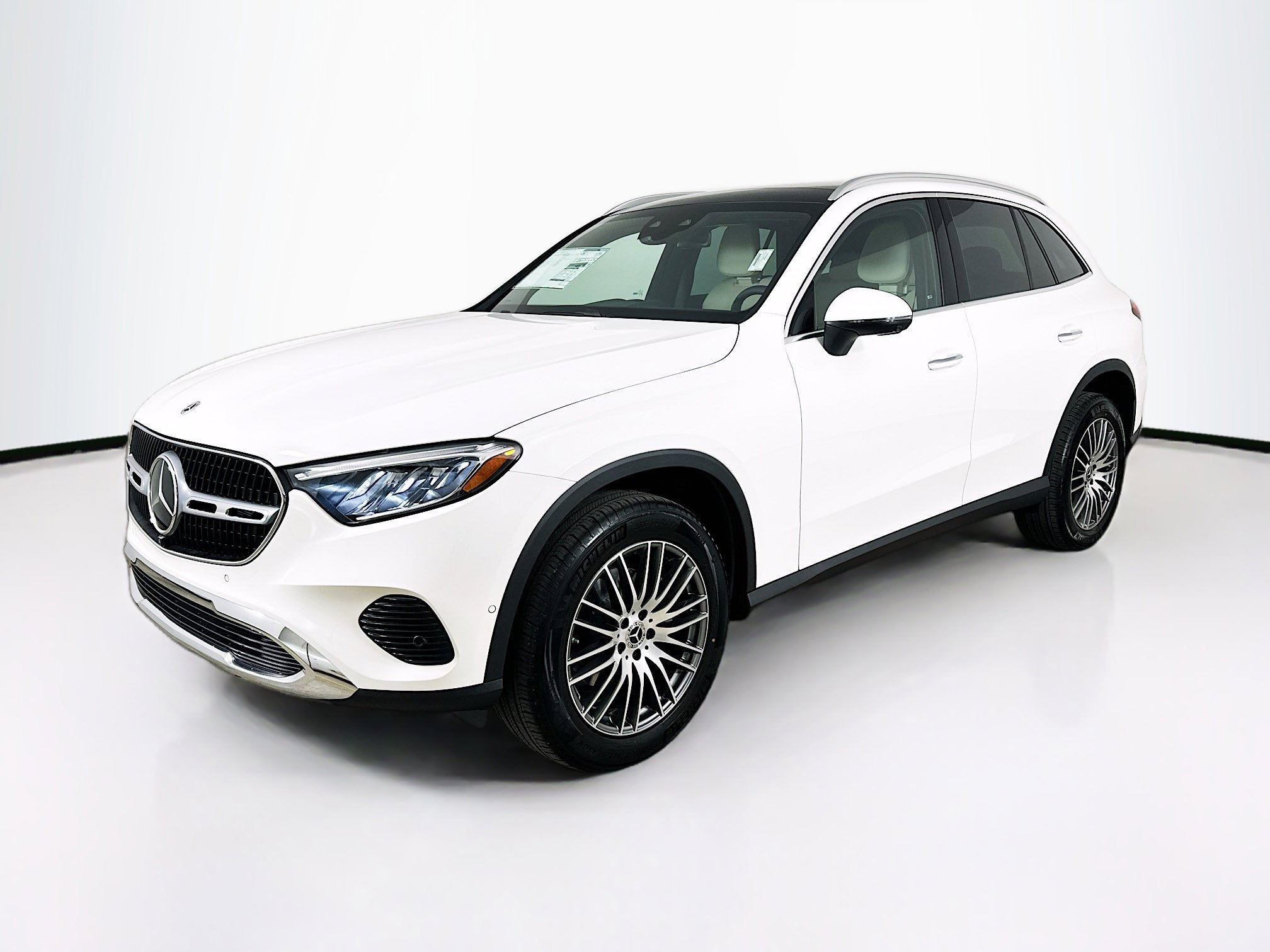 2026 Mercedes Benz GLC 300 4MATIC photo 3