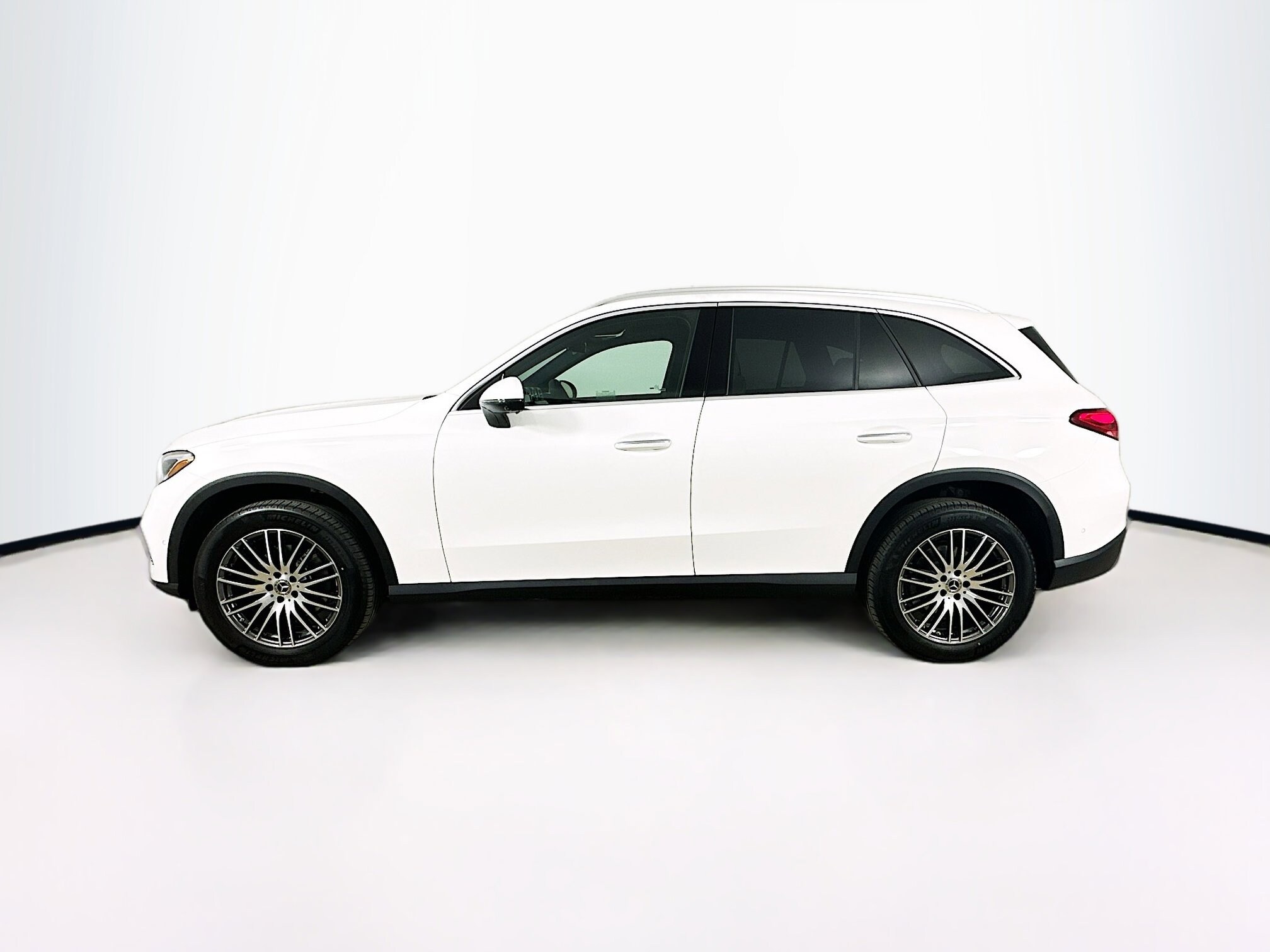 2025 Mercedes Benz GLC 300 4MATIC photo 2