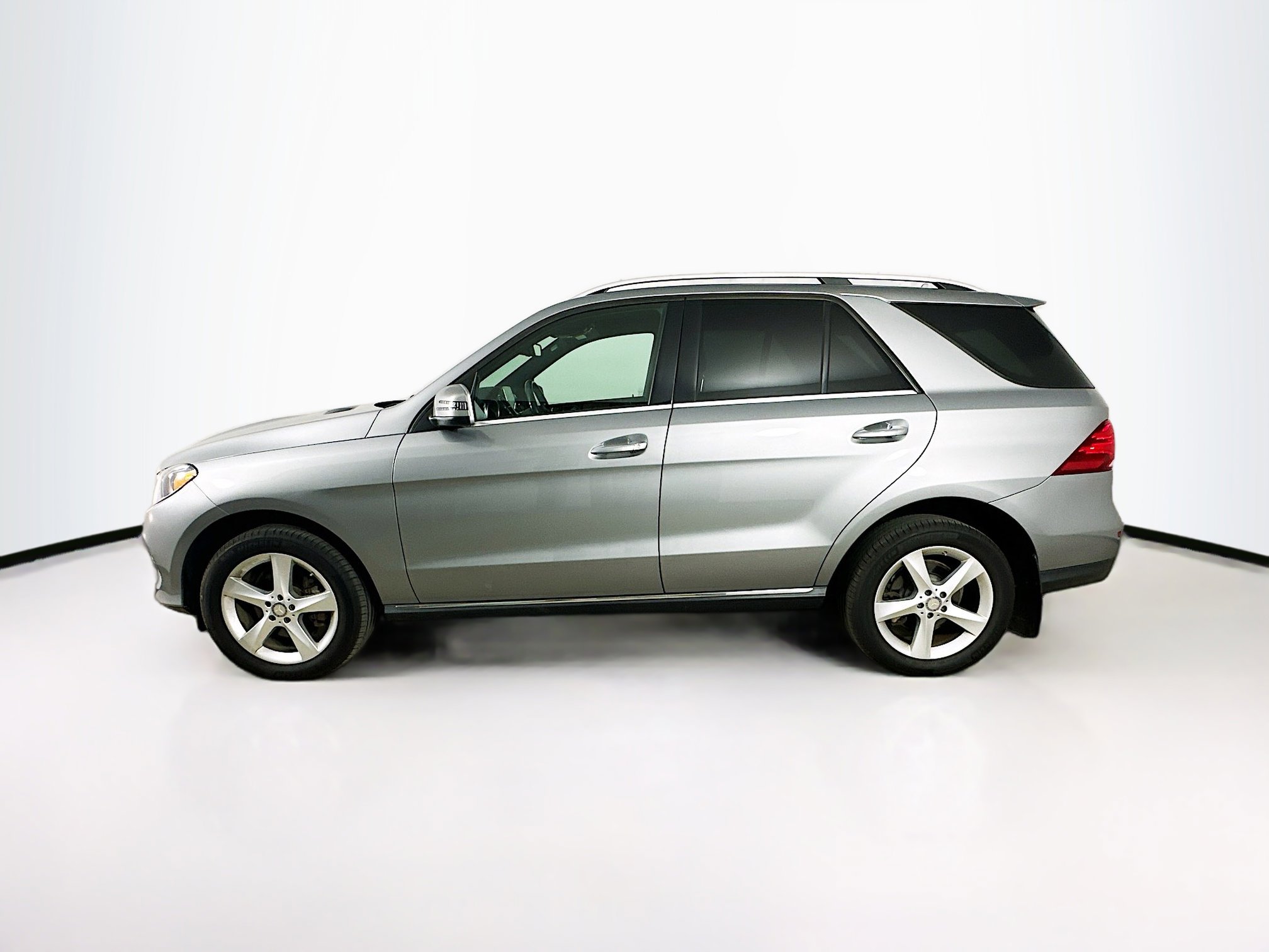 2016 Mercedes Benz GLE 300d 4MATIC photo 4