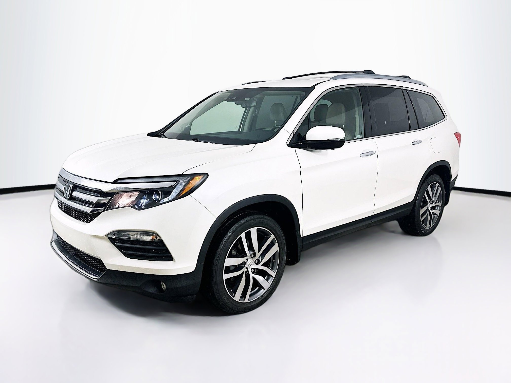2018 Honda Pilot Elite's photo