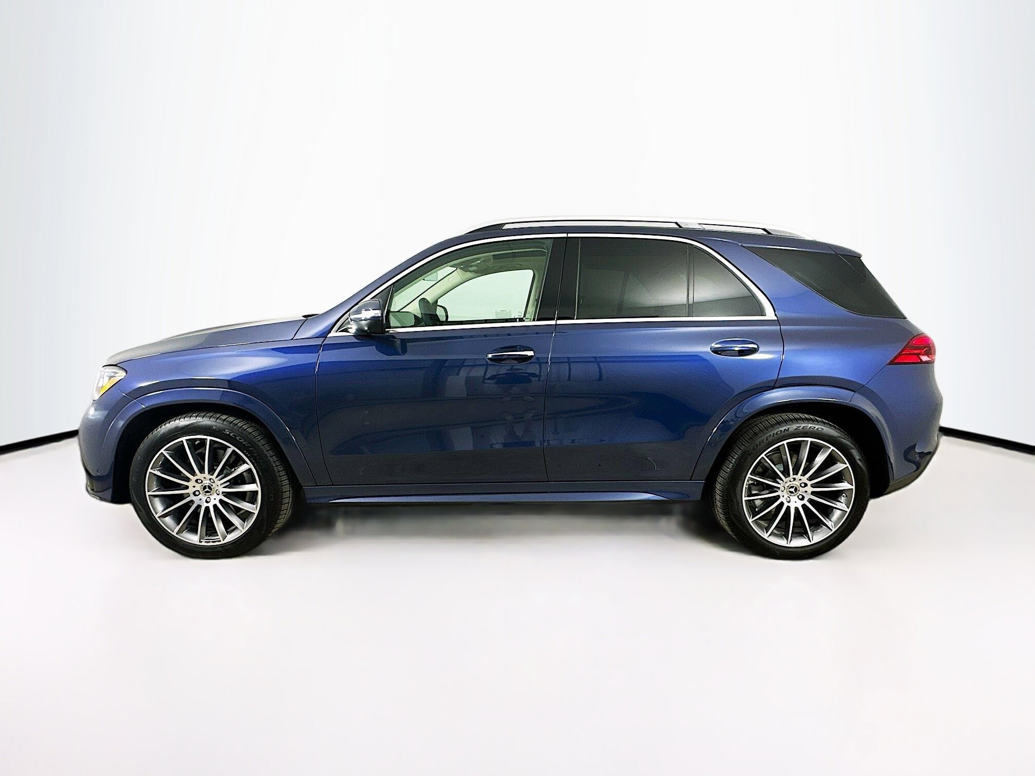 2025 Mercedes Benz GLE 350 4MATIC photo 4