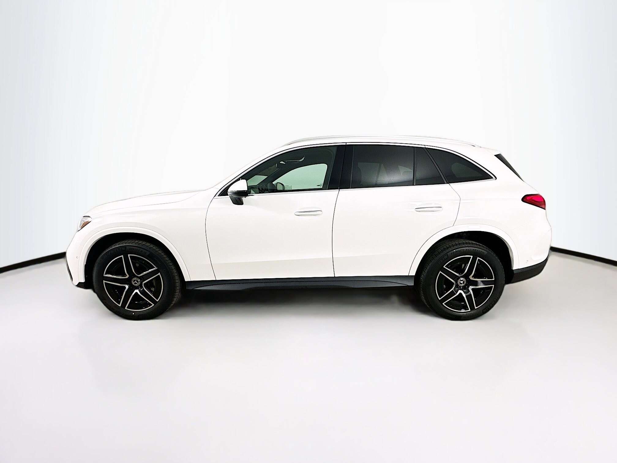 2025 Mercedes Benz GLC 300 4MATIC photo 3