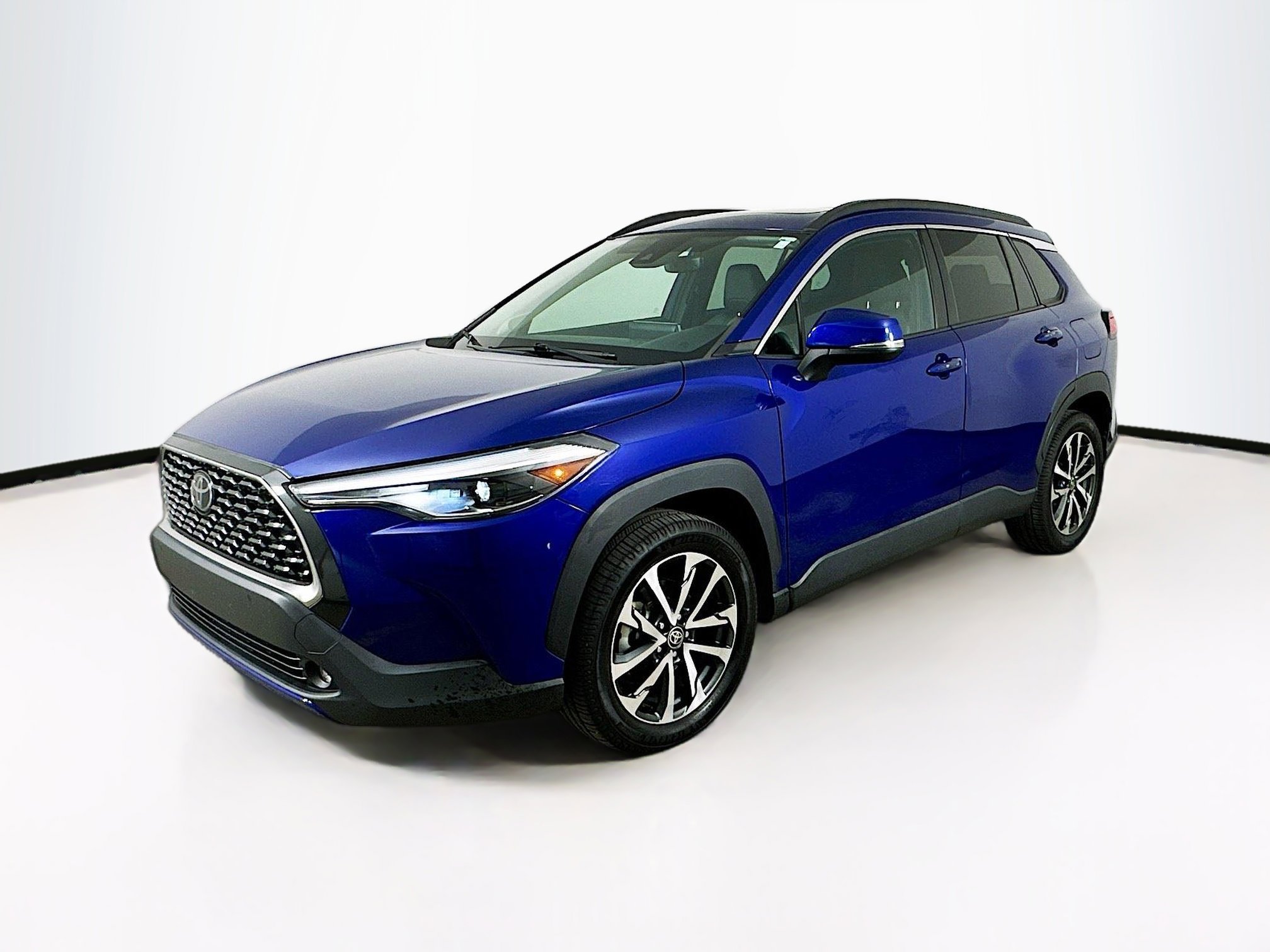 2022 Toyota Corolla Cross XLE photo 3